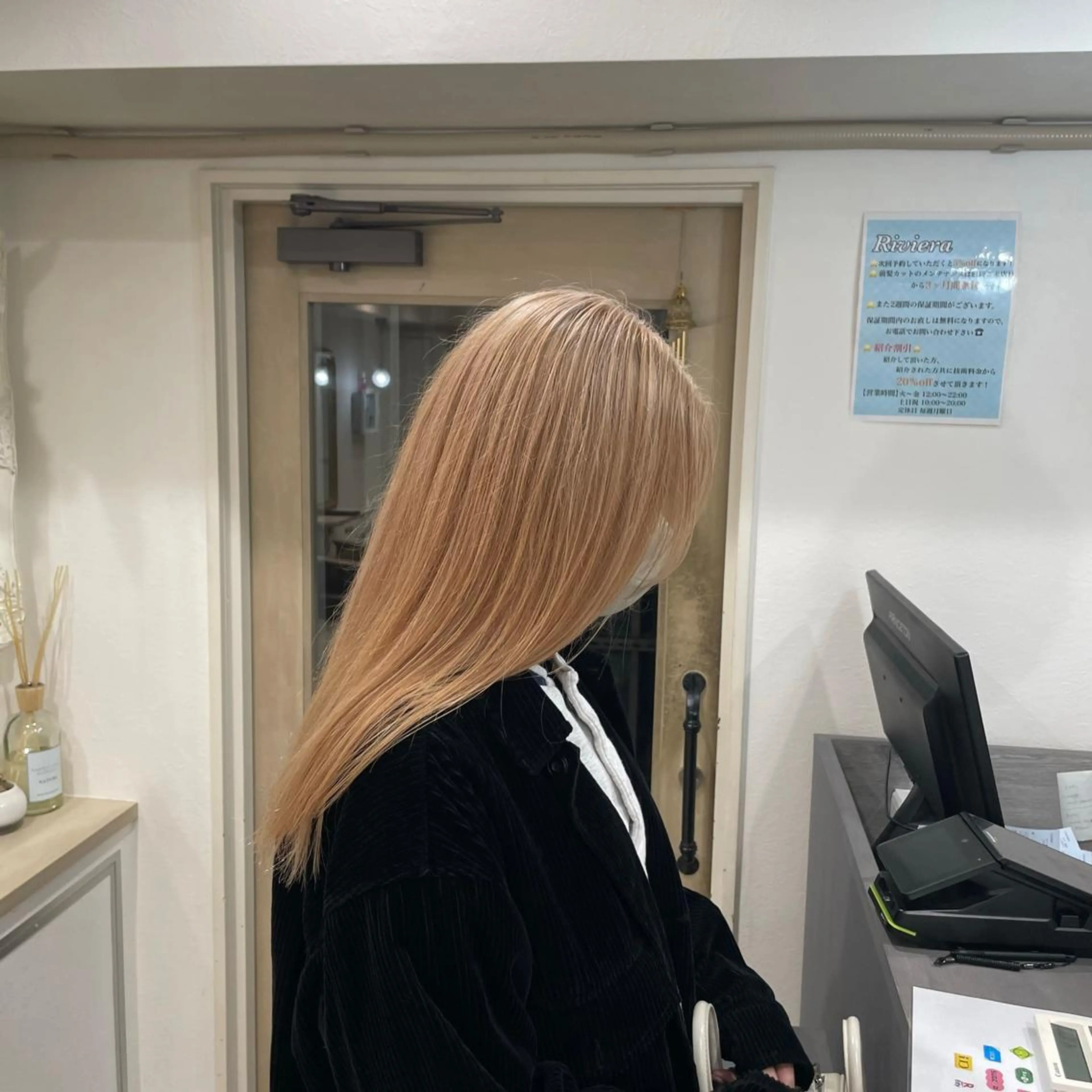 セミロング cinq PROJECT所属・ミルクティーベージュ /三村克彦のヘアスタイル