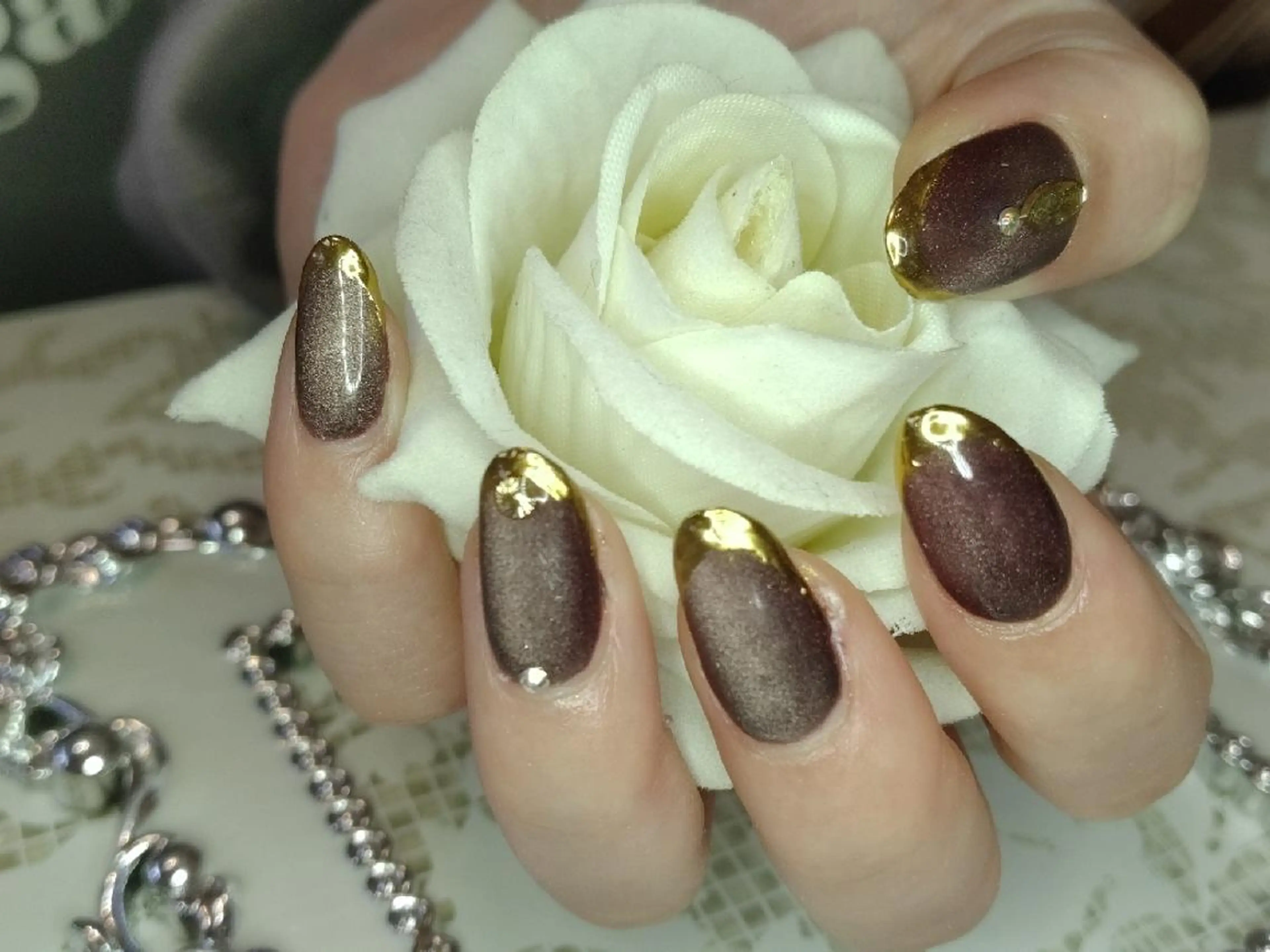 ネイル フレンチネイル ミラーネイル エステとネイル ローズコンフォートのネイルデザイン