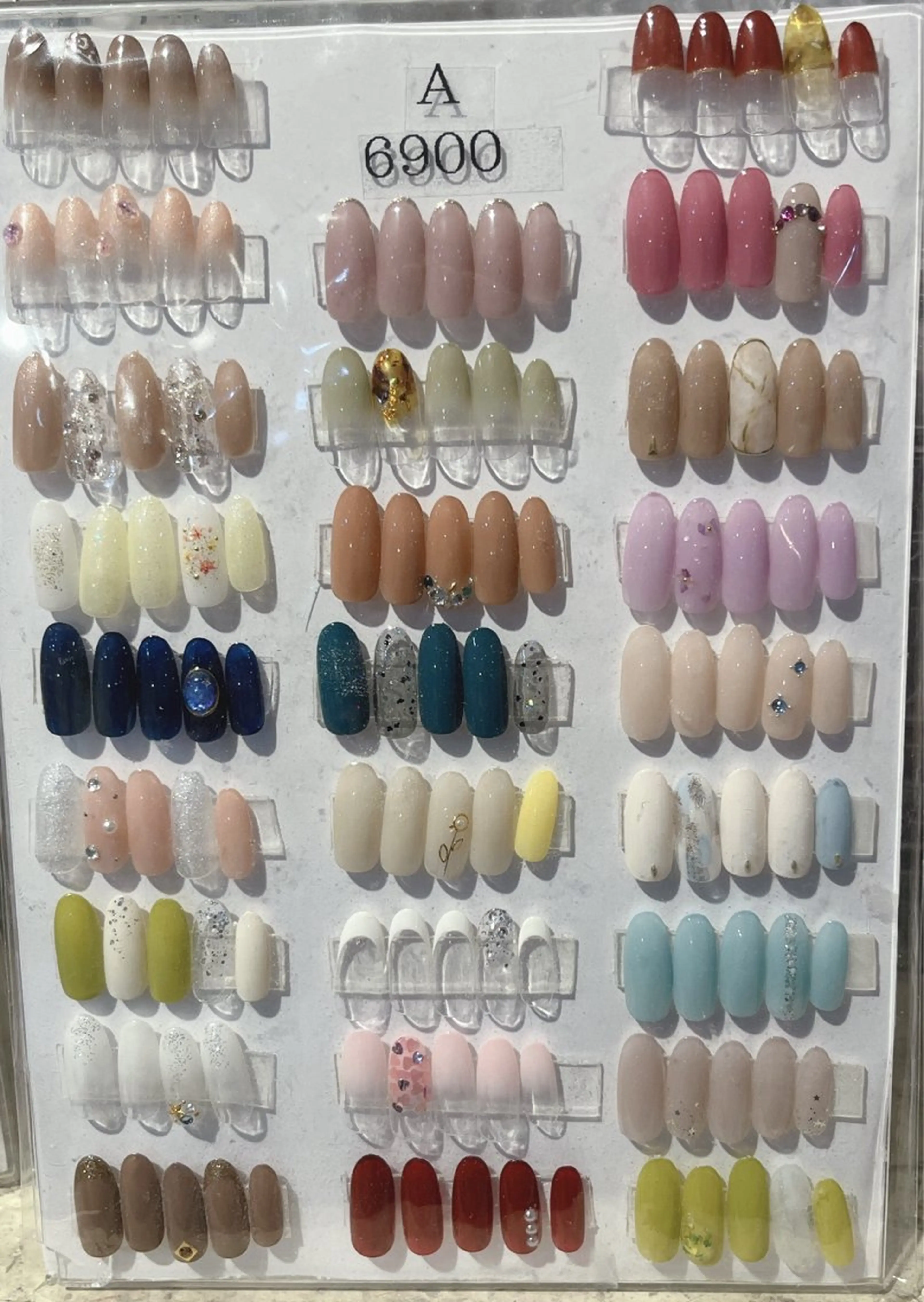 ネイル 白井 晴香のネイルデザイン