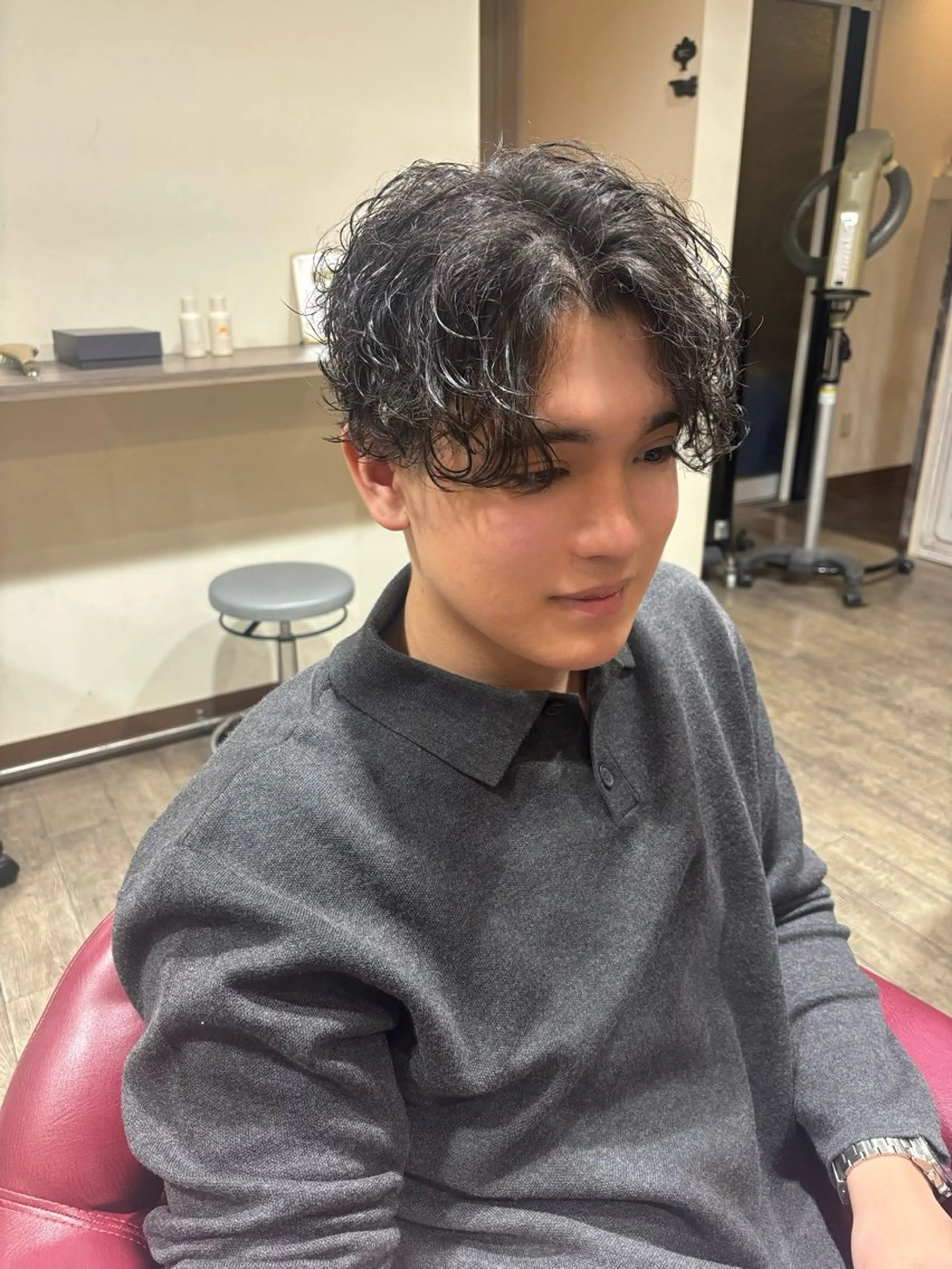 ショート パーマ カット パーマ 大人レイヤー✨/ 透明感カラー💜のヘアスタイル