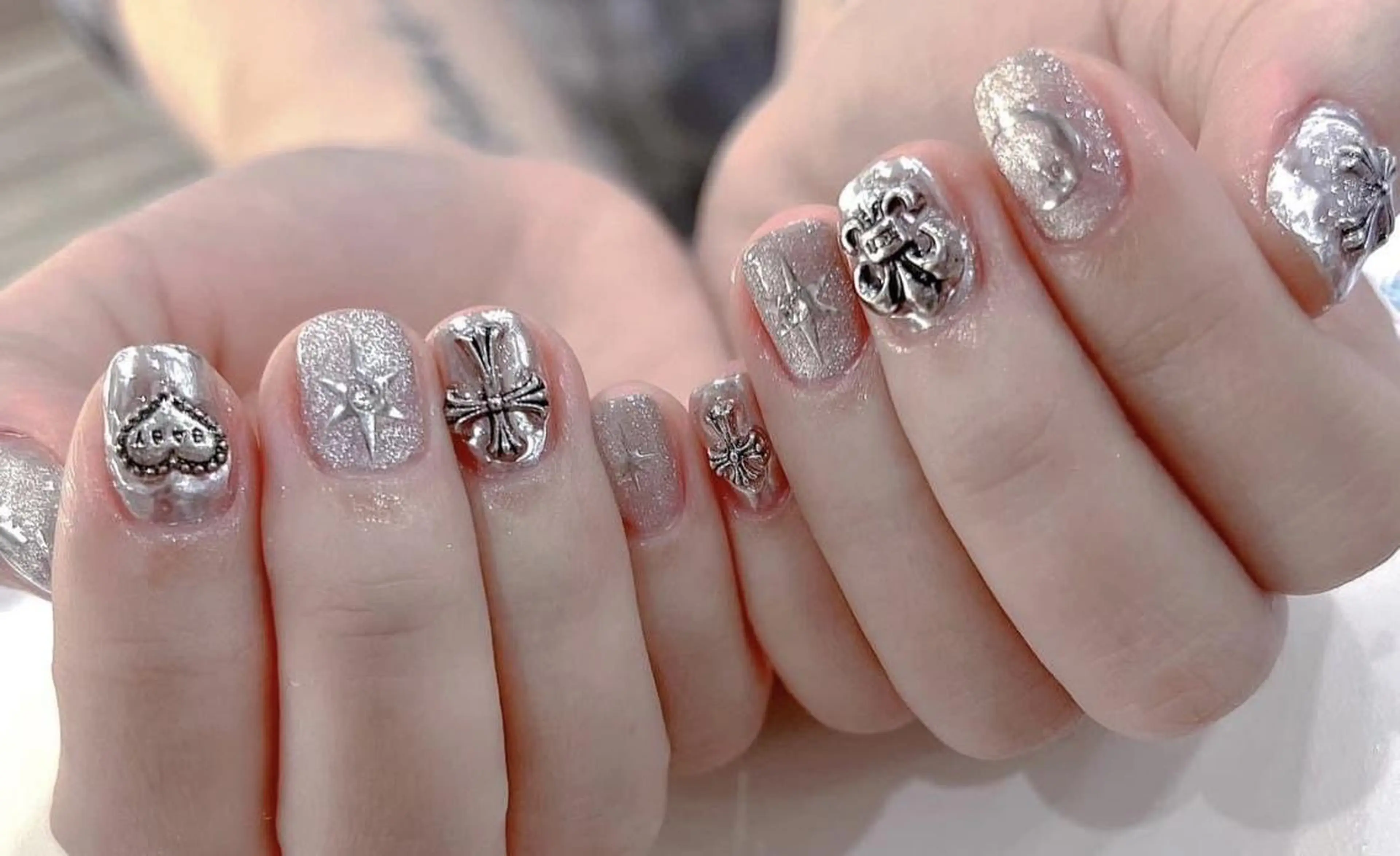 ネイル オーロラネイル ブルー チークネイル フットネイル フレンチネイル ハンドネイル MOMO CHIのネイルデザイン