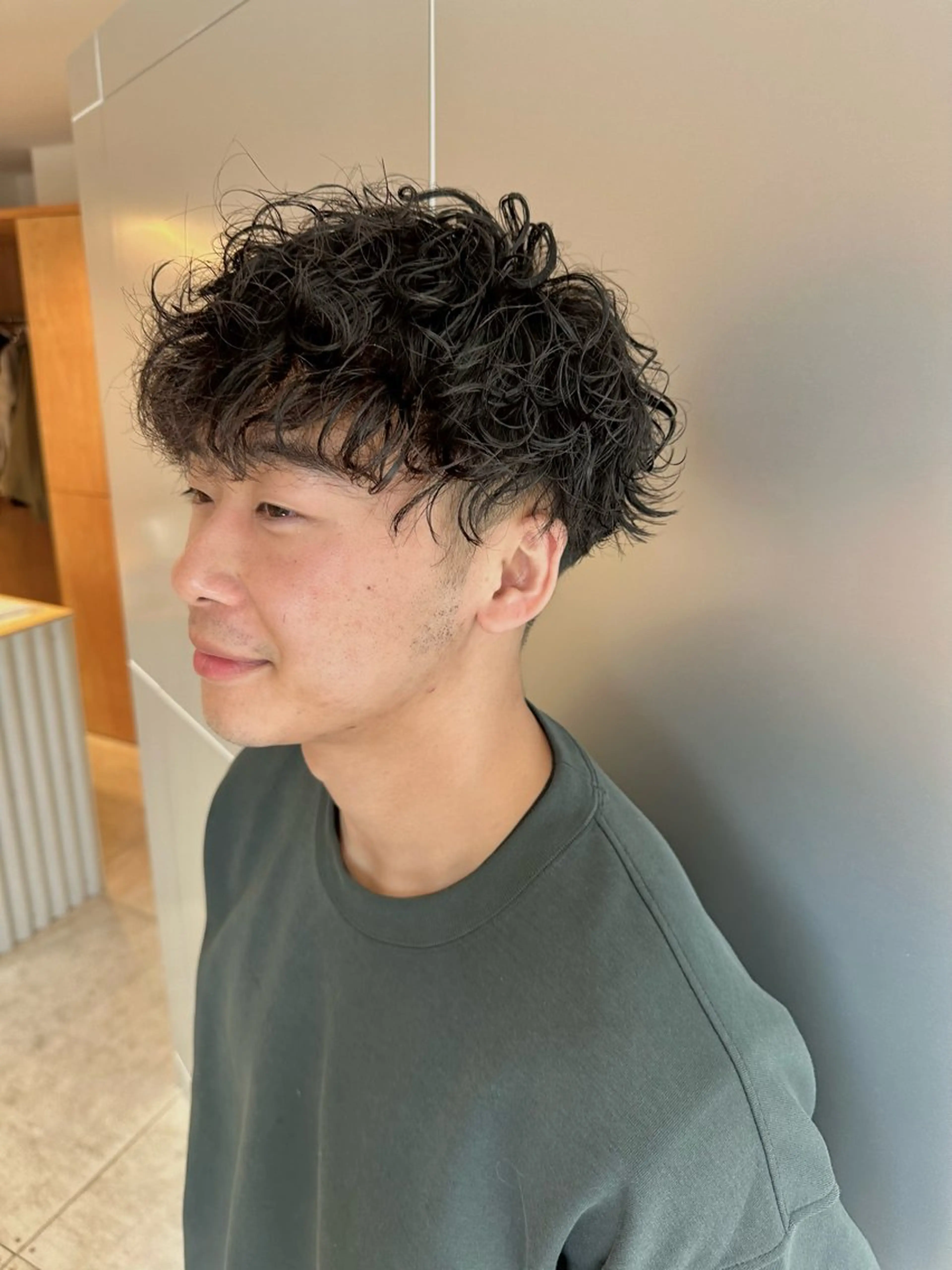 ミディアム パーマ メンズ ミディアムパーマ メンズパーマ 波巻きパーマ メンズパーマ達人/ フェード/イツキのヘアスタイル
