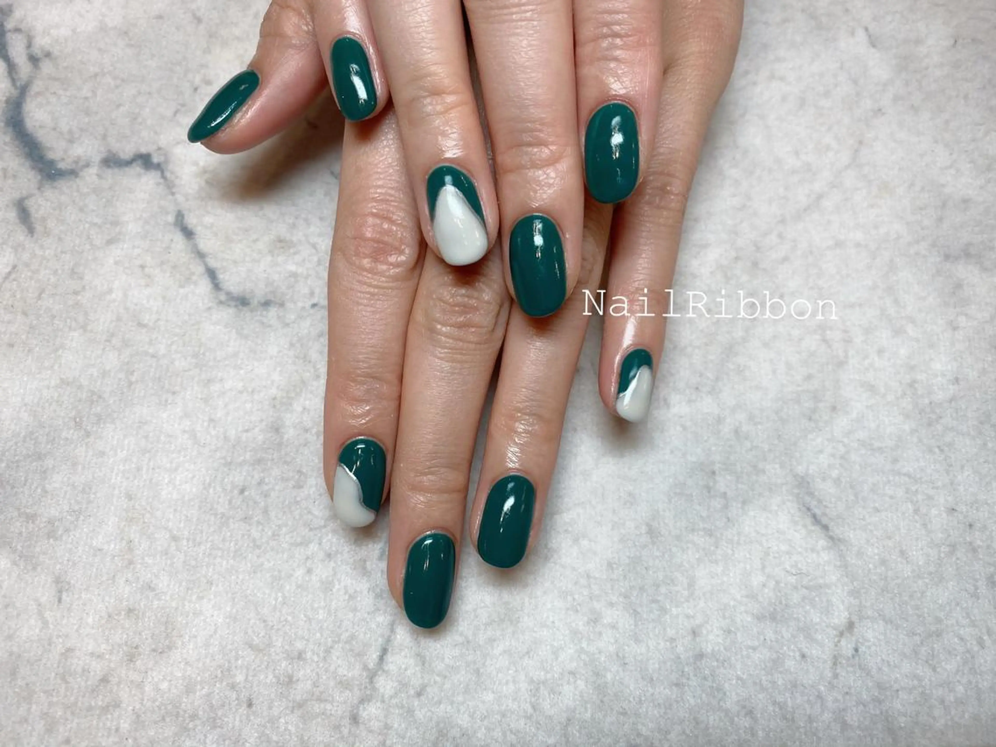 ネイル ネイルリボン 受付スタッフのネイルデザイン