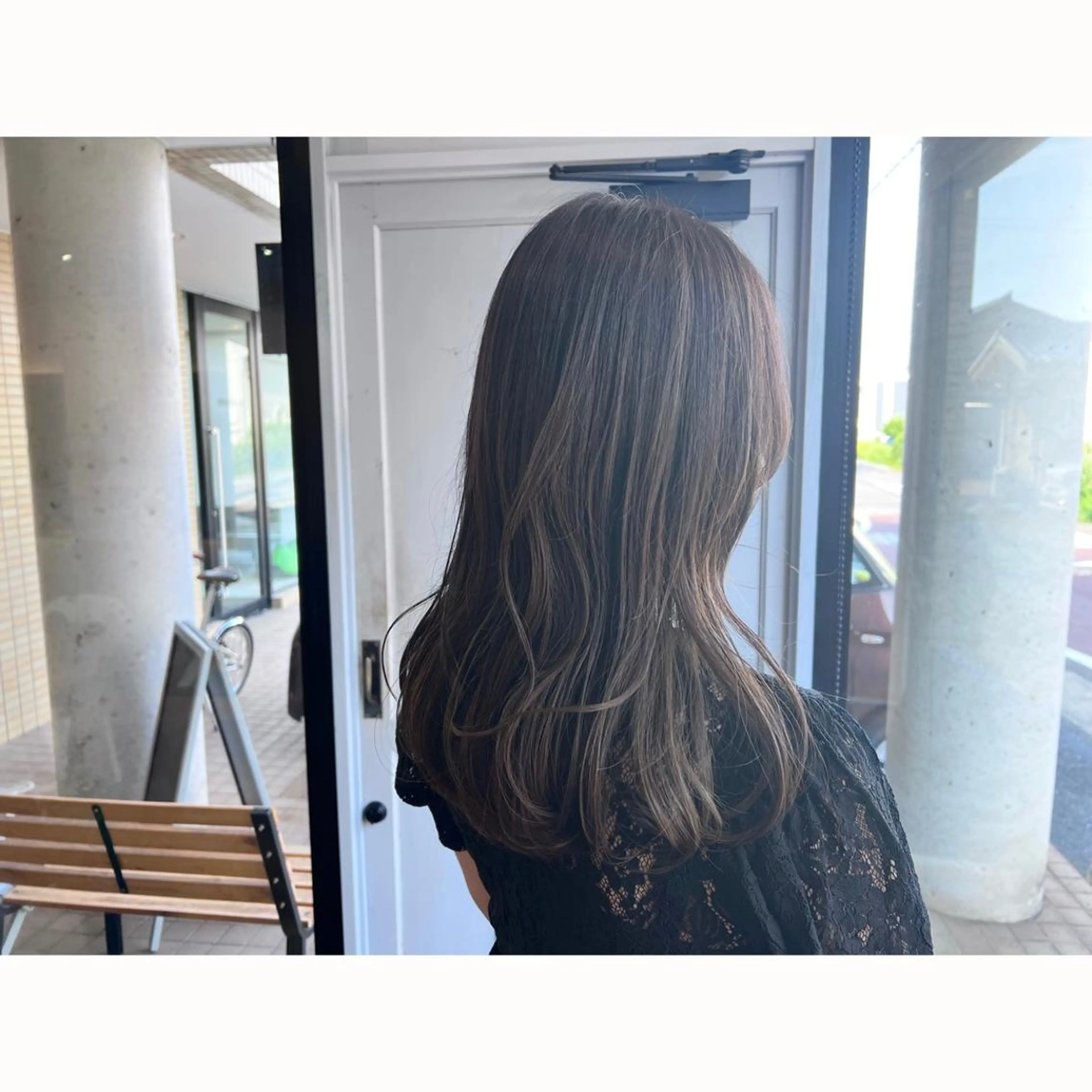 ロング カラー グレージュ オリーブグレージュ オリーブグレー ヘアカラー トリートメント ツキダテ ユイのヘアスタイル