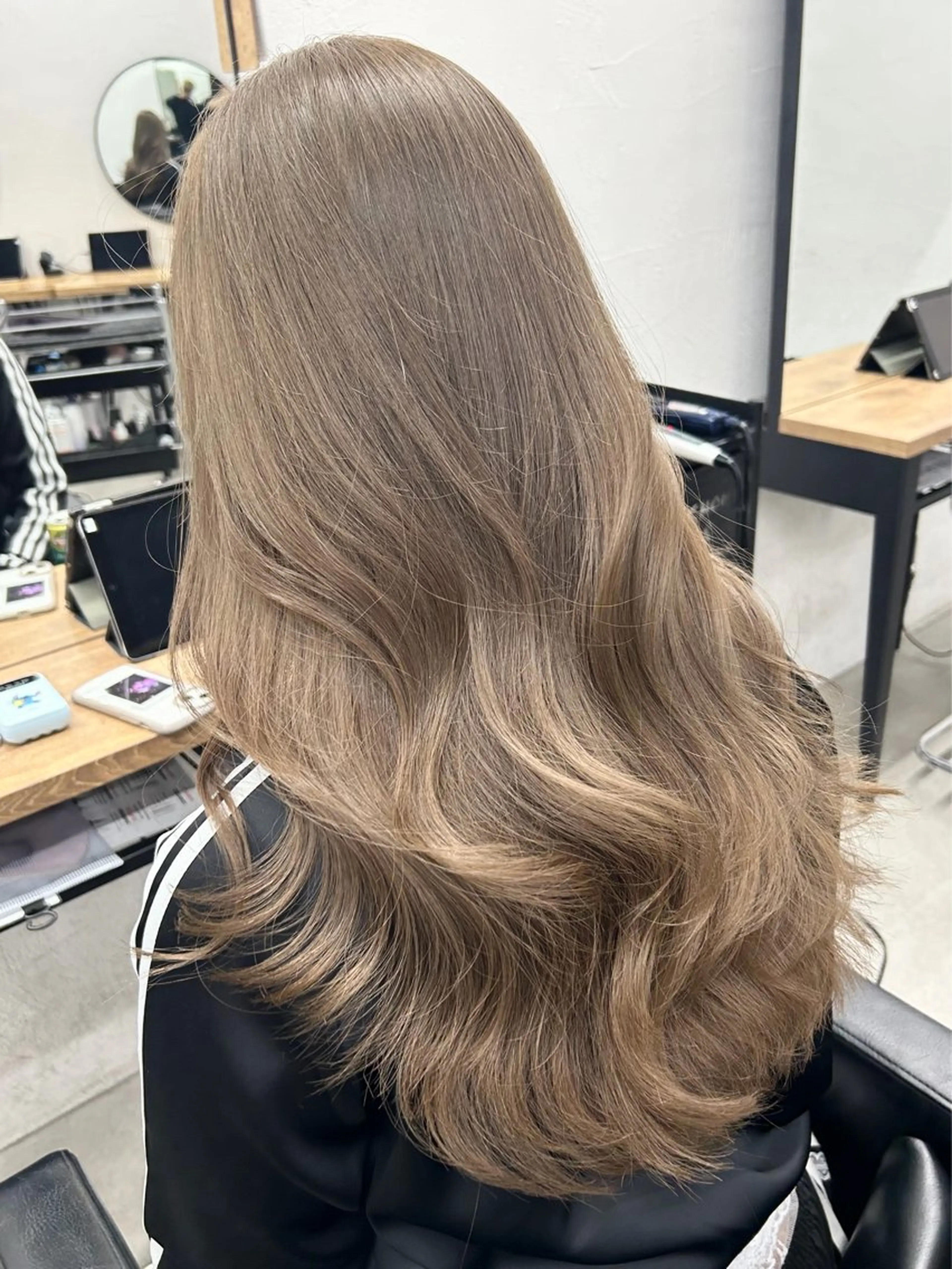 セミロング カラー ベージュカラー ブリーチ ケアブリーチ ダブルカラー レイヤーカット カット ヘアカラー トリートメント RYOSUKE ハイトーンのヘアスタイル