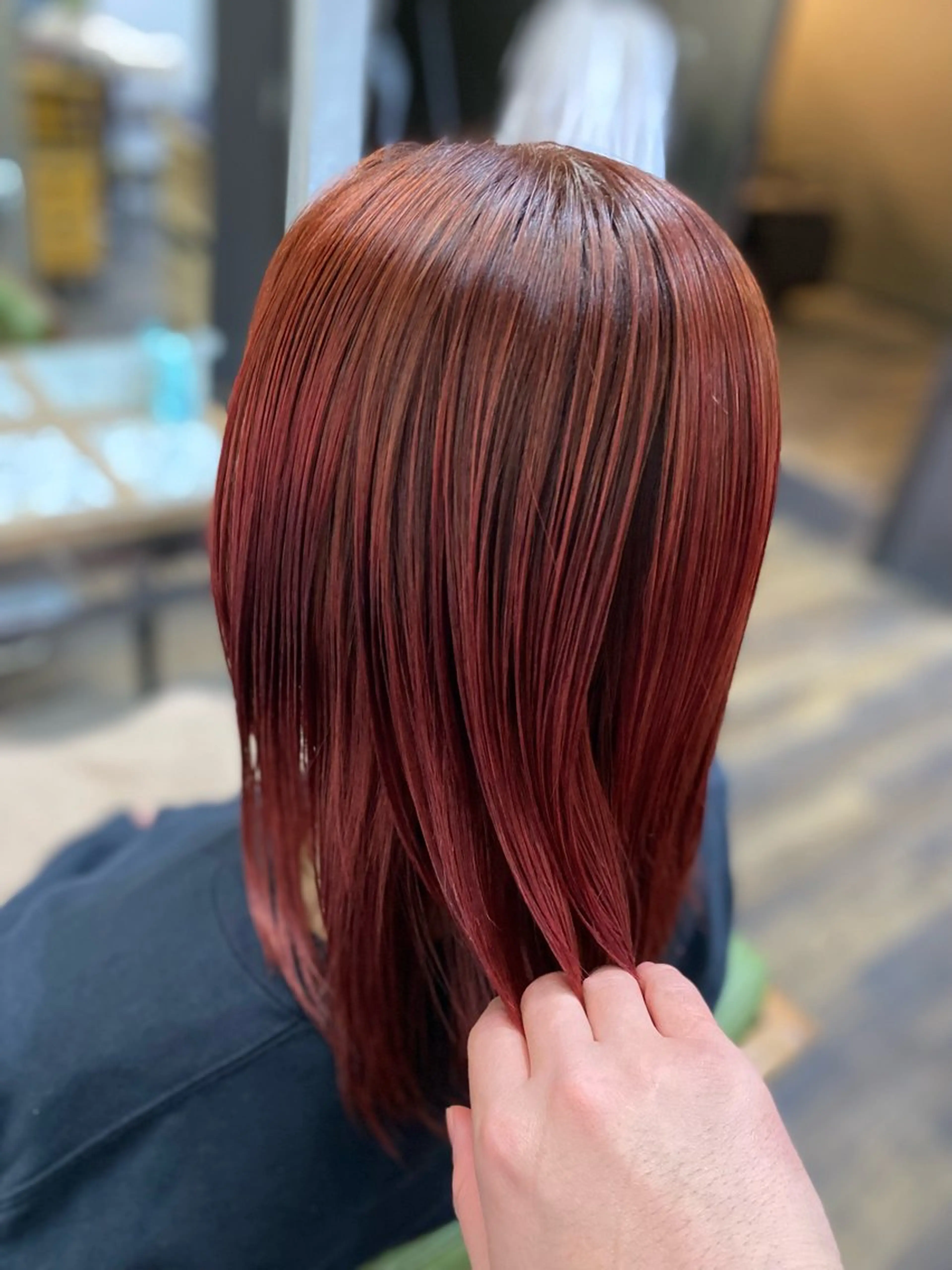 ミディアム カラー レッドカラー ハラ ルイスのヘアスタイル