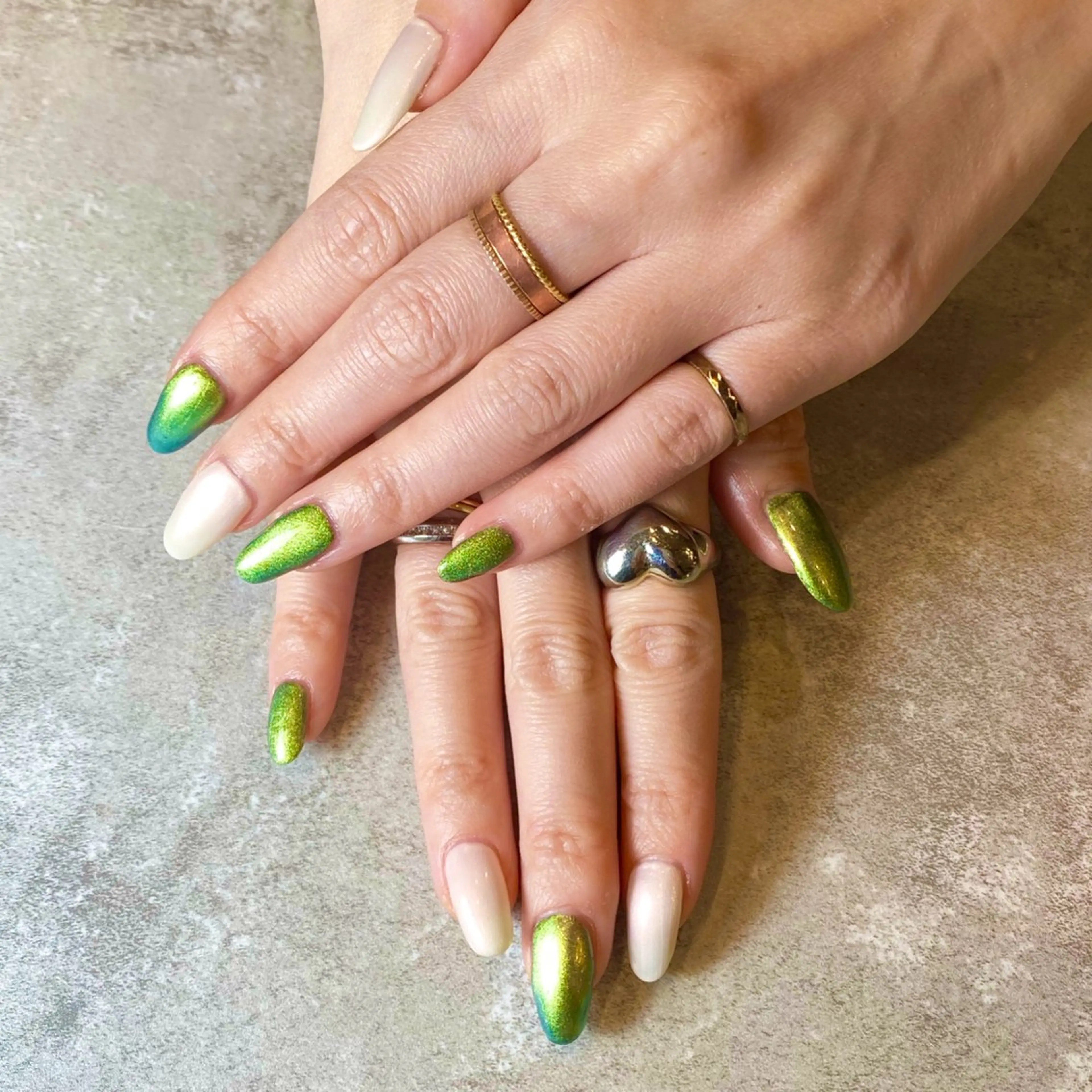 ネイル グリーン ワンカラーネイル ホワイト Narumi nailのネイルデザイン