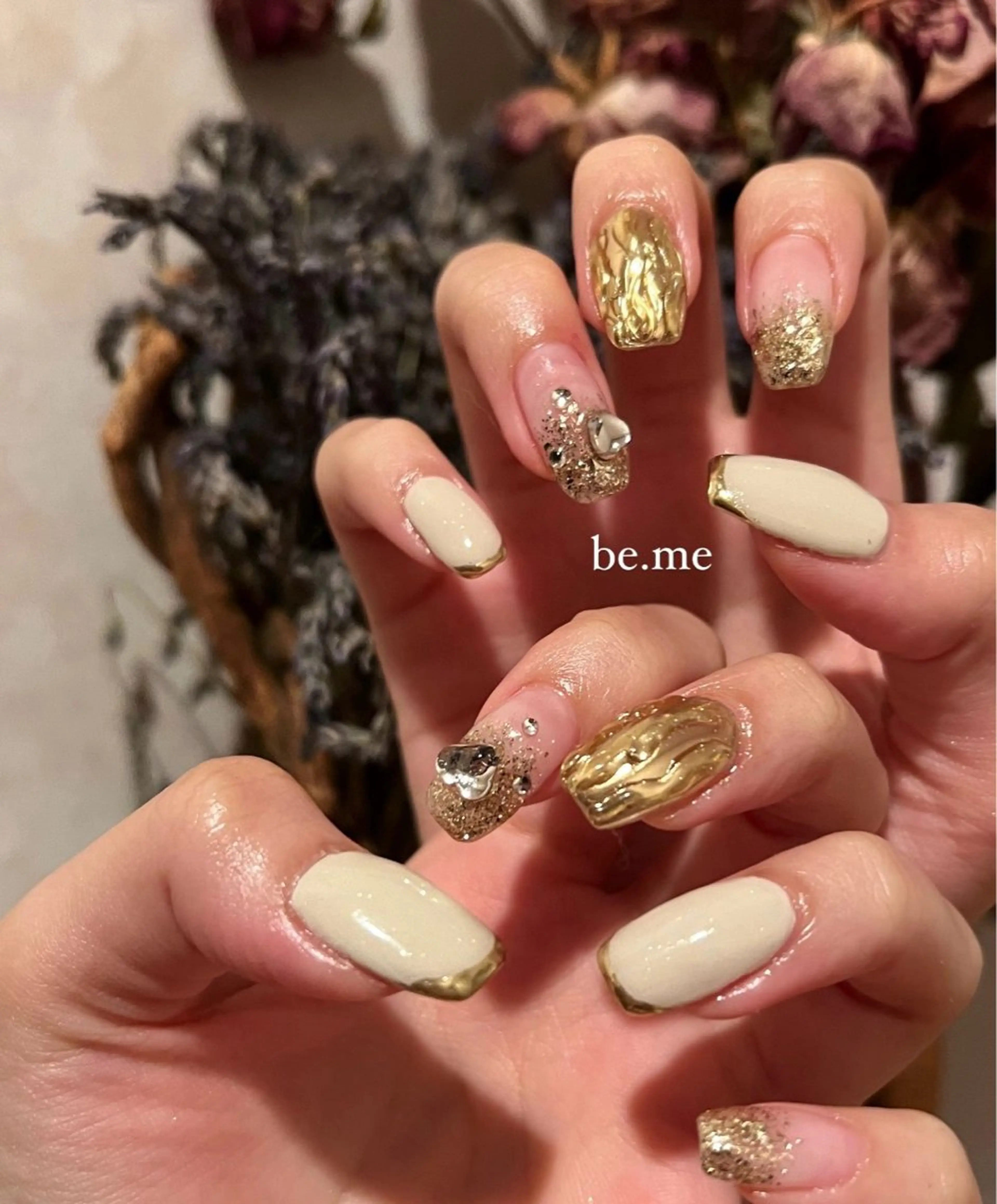 ネイル ゴールド ハート ラメ(グリッター) ラメグラデーション ミラーネイル be.me yuunaのネイルデザイン
