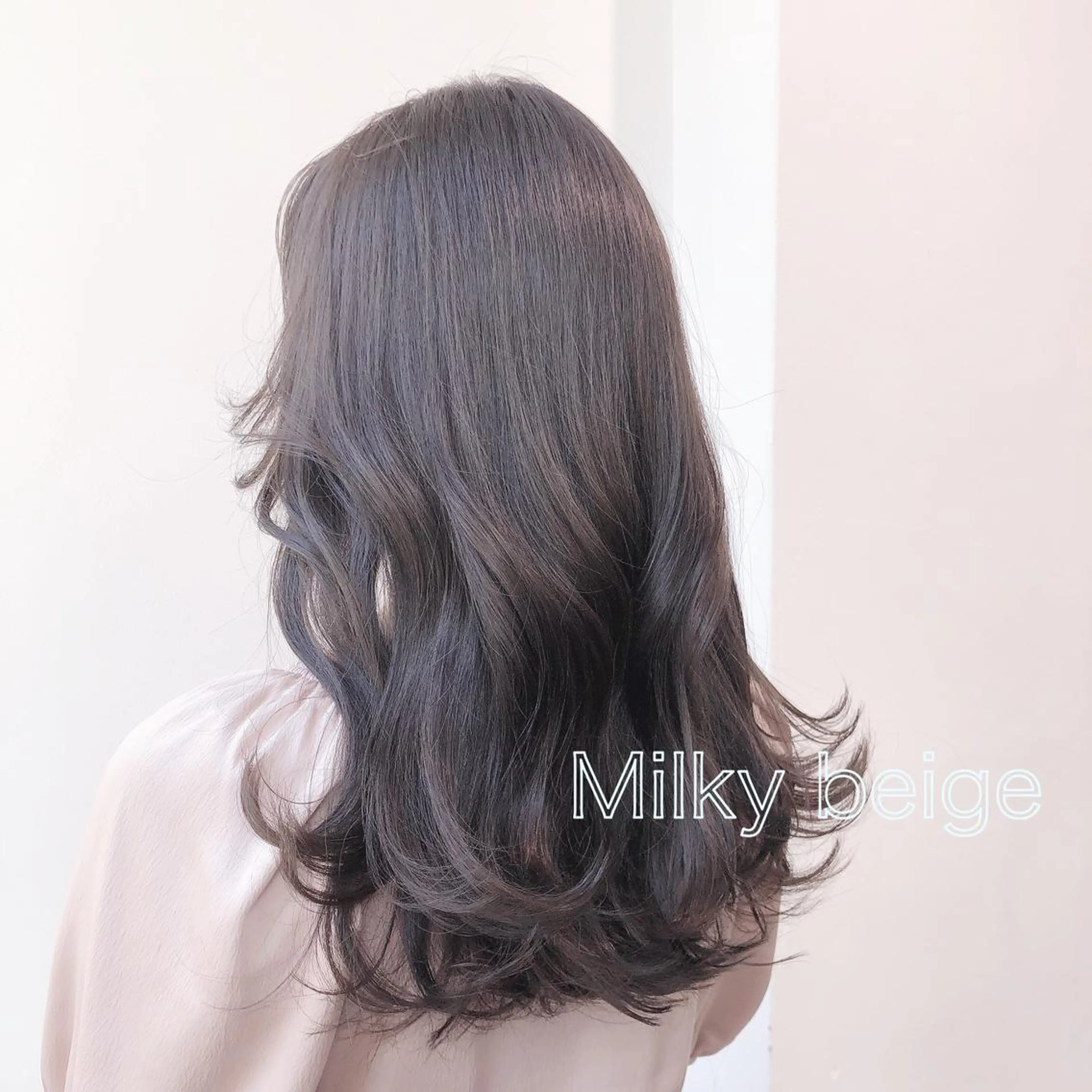 セミロング カラー ヘアアレンジ ネイル マツエク・マツパ カット ヘアカラー トリートメント ヘッドスパ ヘアセット 韓国レイヤー🕊️ 柔らかベージュ🧸のヘアスタイル