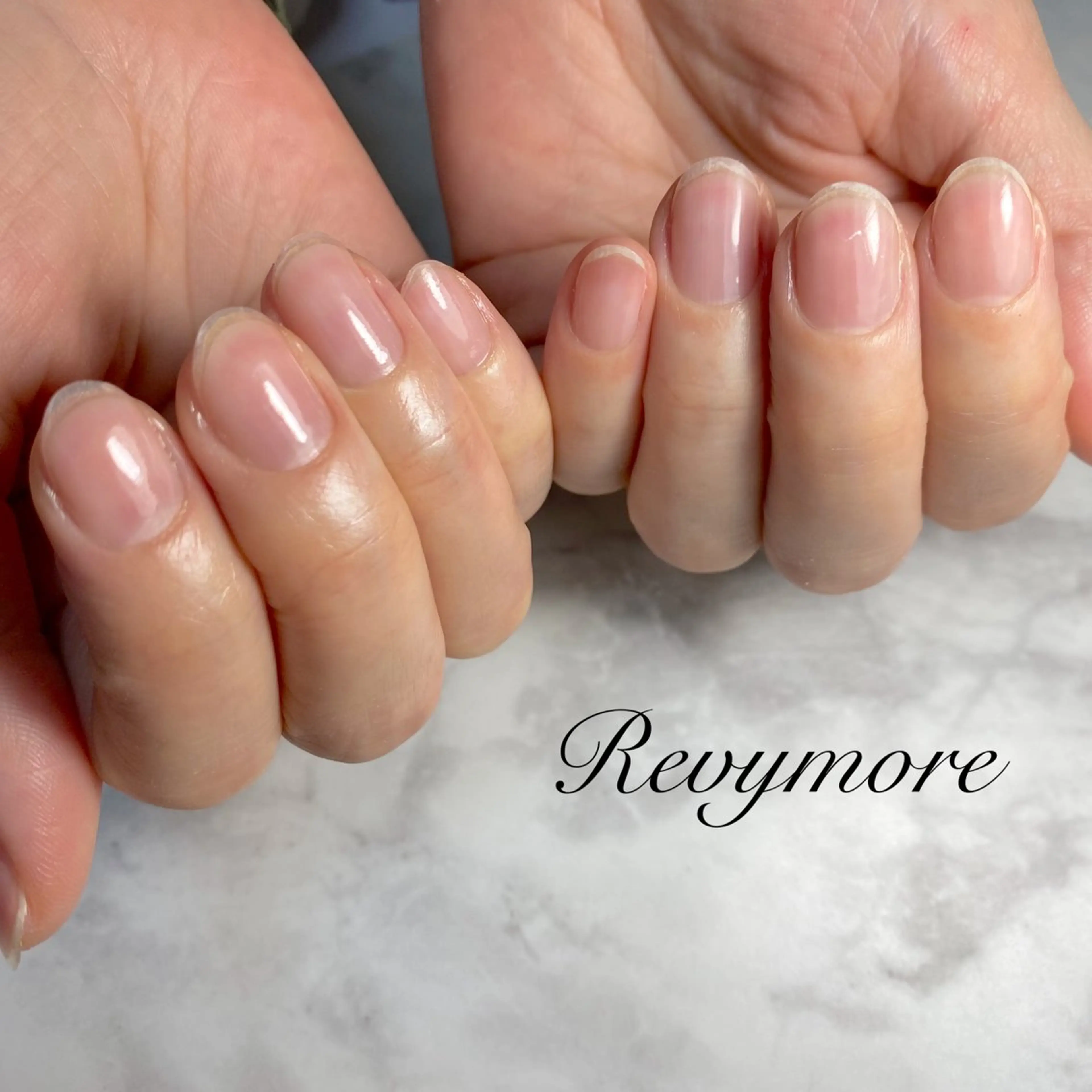 ミディアム ネイル 韓国風ヘア ジェルネイル キラキラネイル 韓国ネイル ニュアンスネイル nail salon Revymore所属・nail salon Revymoreのネイルデザイン