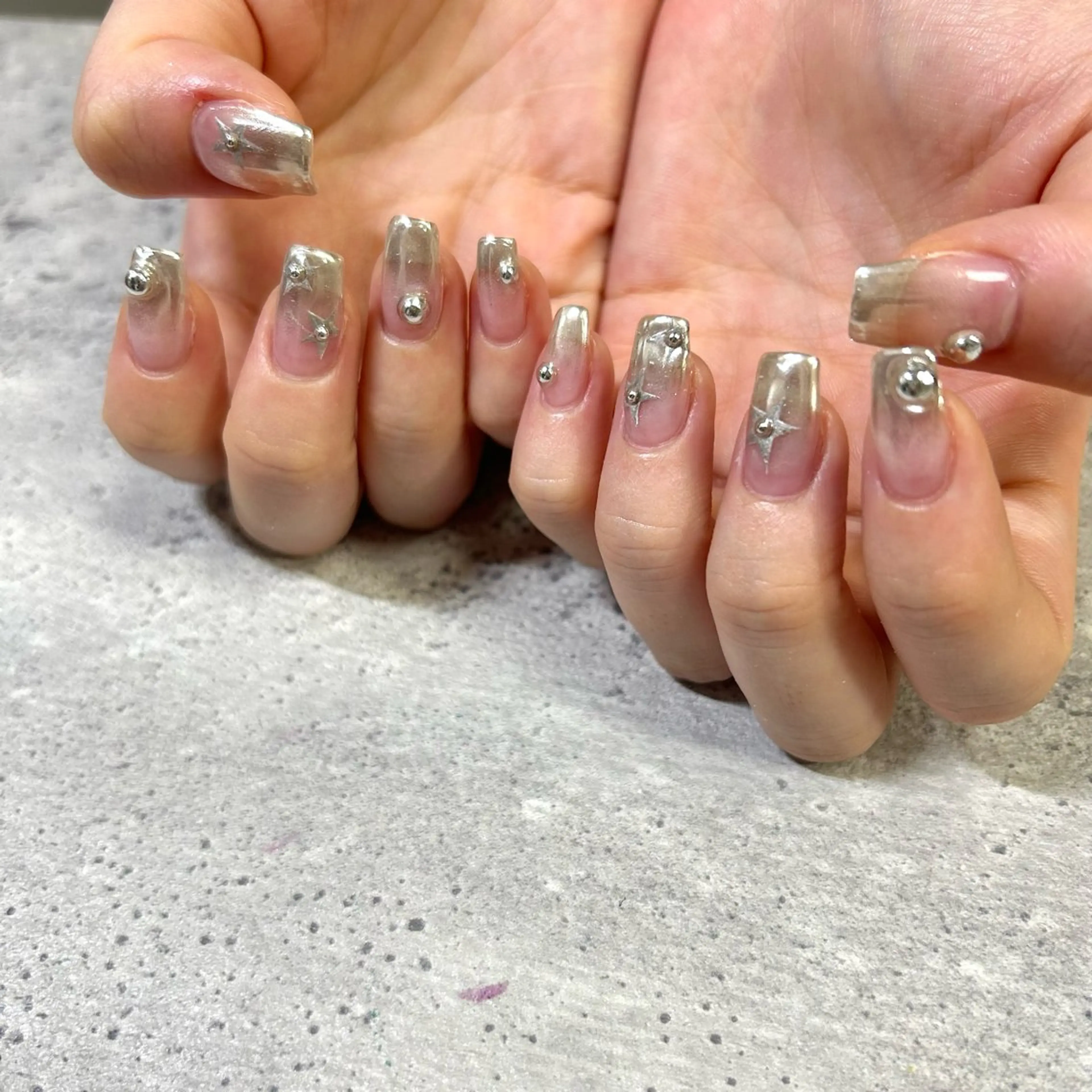 ネイル グラデーション ミラーネイル ハンドネイル ハンドケア 今福鶴見ネイル 8(ｴｲﾄ)のネイルデザイン