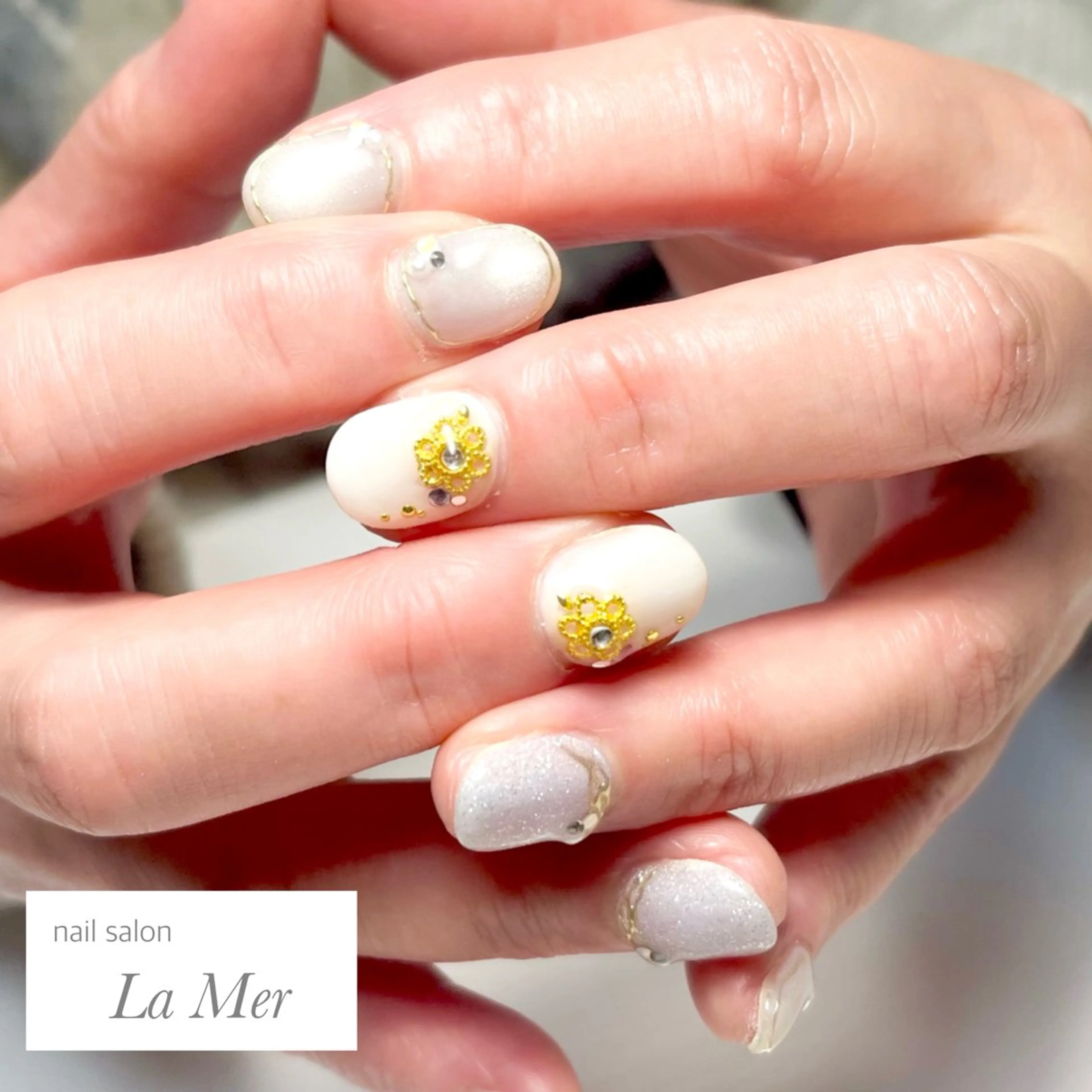 ネイル フラワーネイル ゴールド キラキラネイル マグネットネイル ビー玉ネイル ハンドネイル nailsalon La Merのネイルデザイン