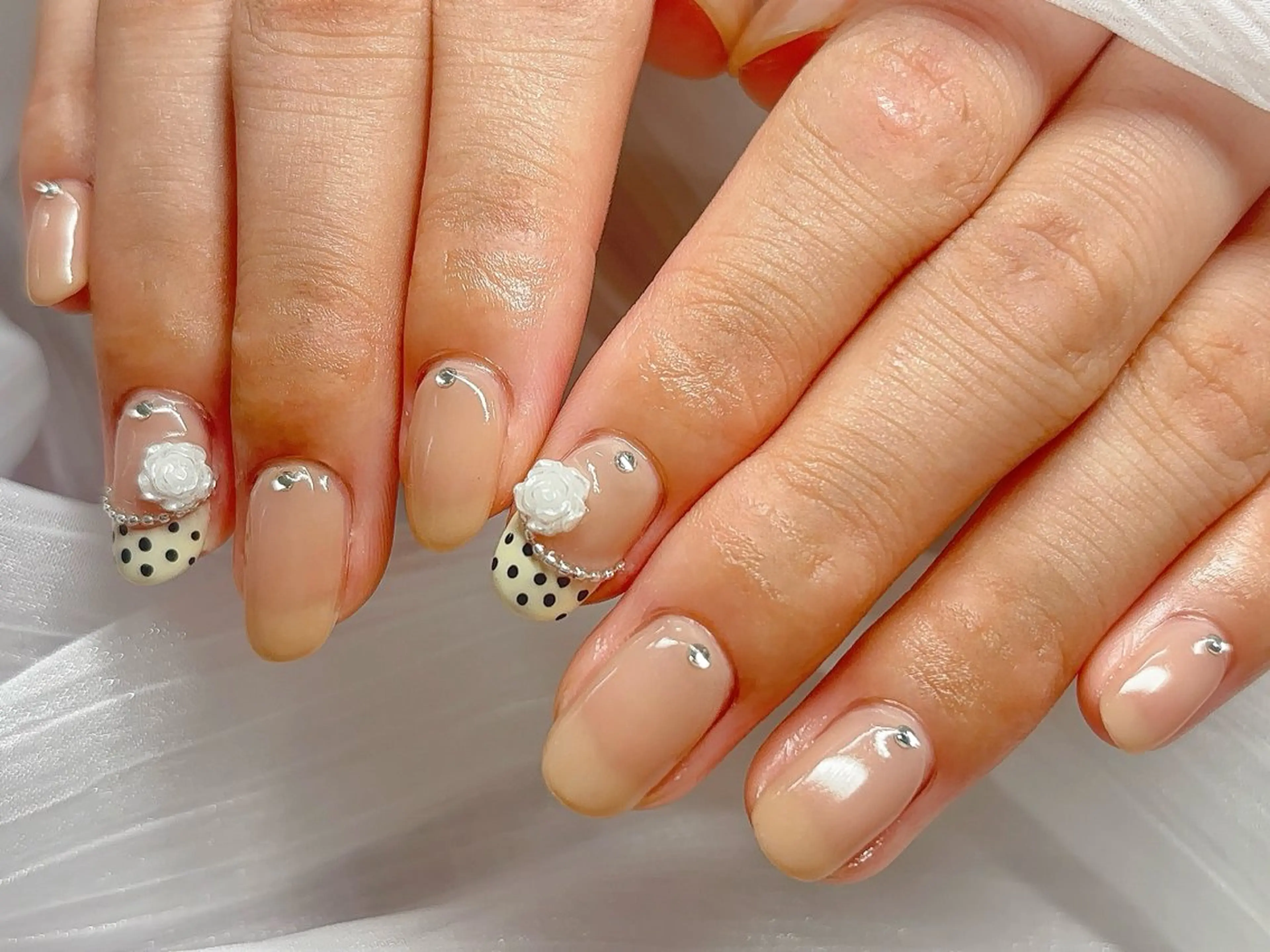 ネイル ガーリー 春ネイル 黄色 ハンドネイル 小さなビジネスサロン所属・Kanaya Kimiのネイルデザイン