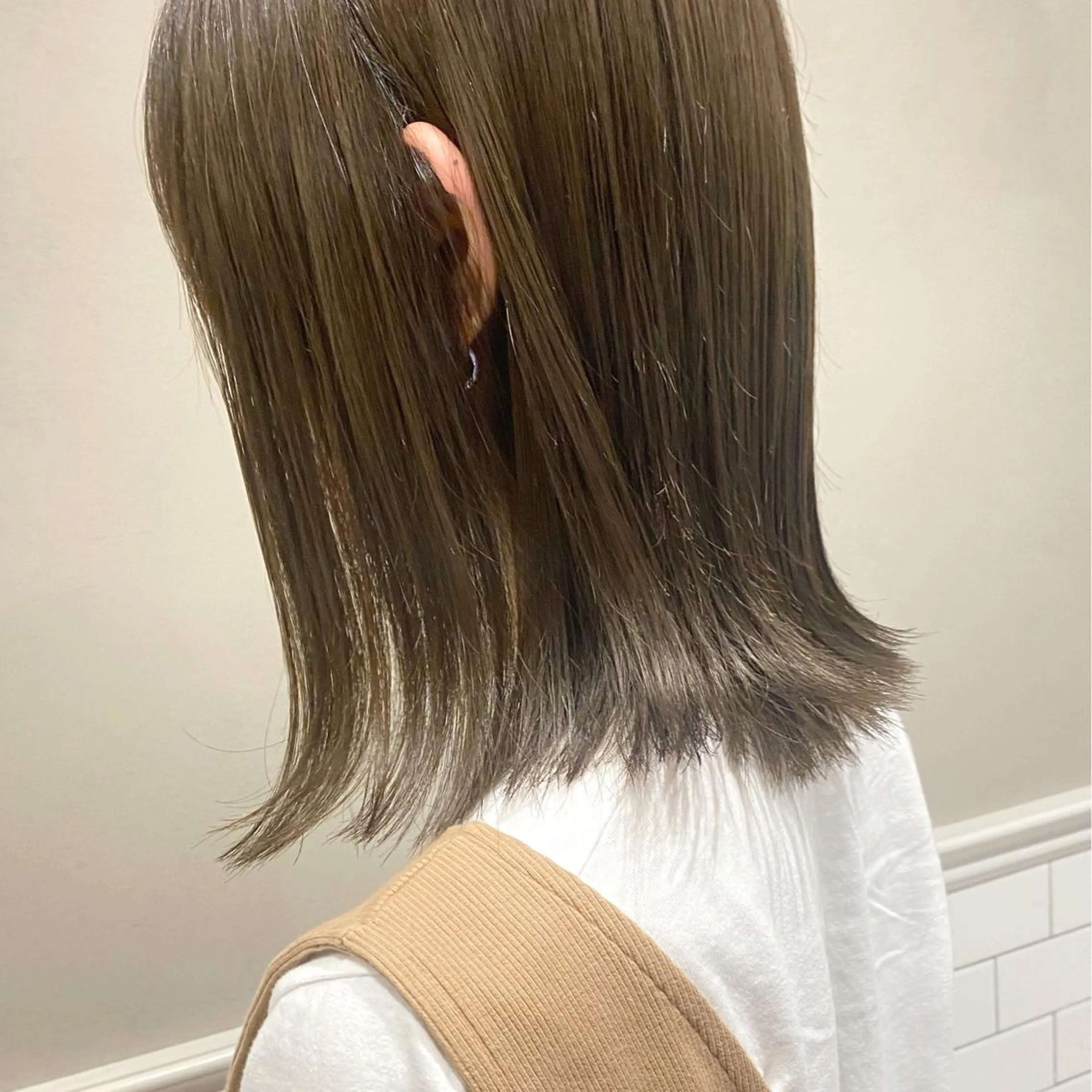 ミディアム カラー ハイライトカラー オリーブカラー ハイライト cie所属・ボブ/ミニボブ 透明感カラーkadoのヘアスタイル