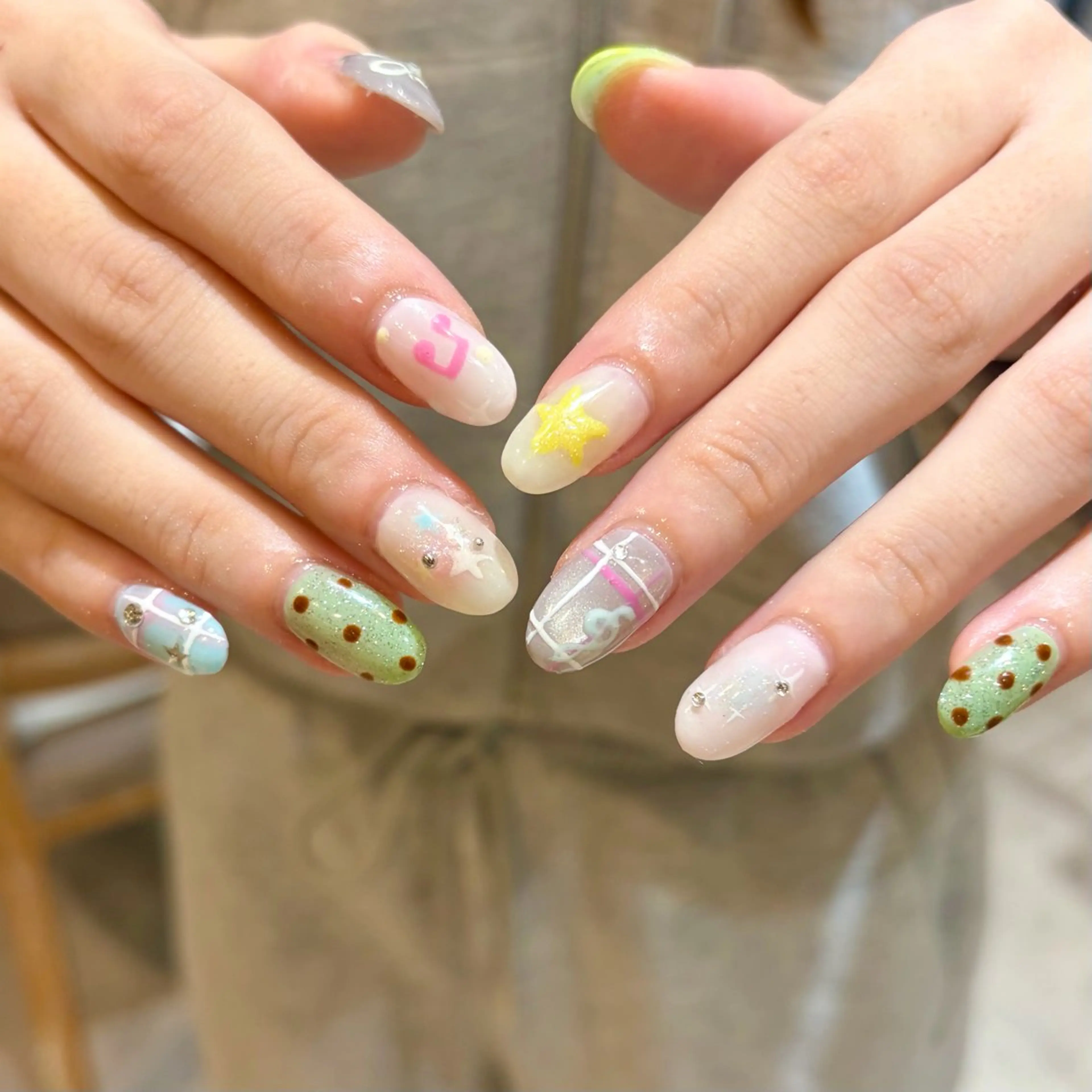 ネイル ハンドネイル レイヤー/手書きネイ ルCOCORO 🎀のネイルデザイン