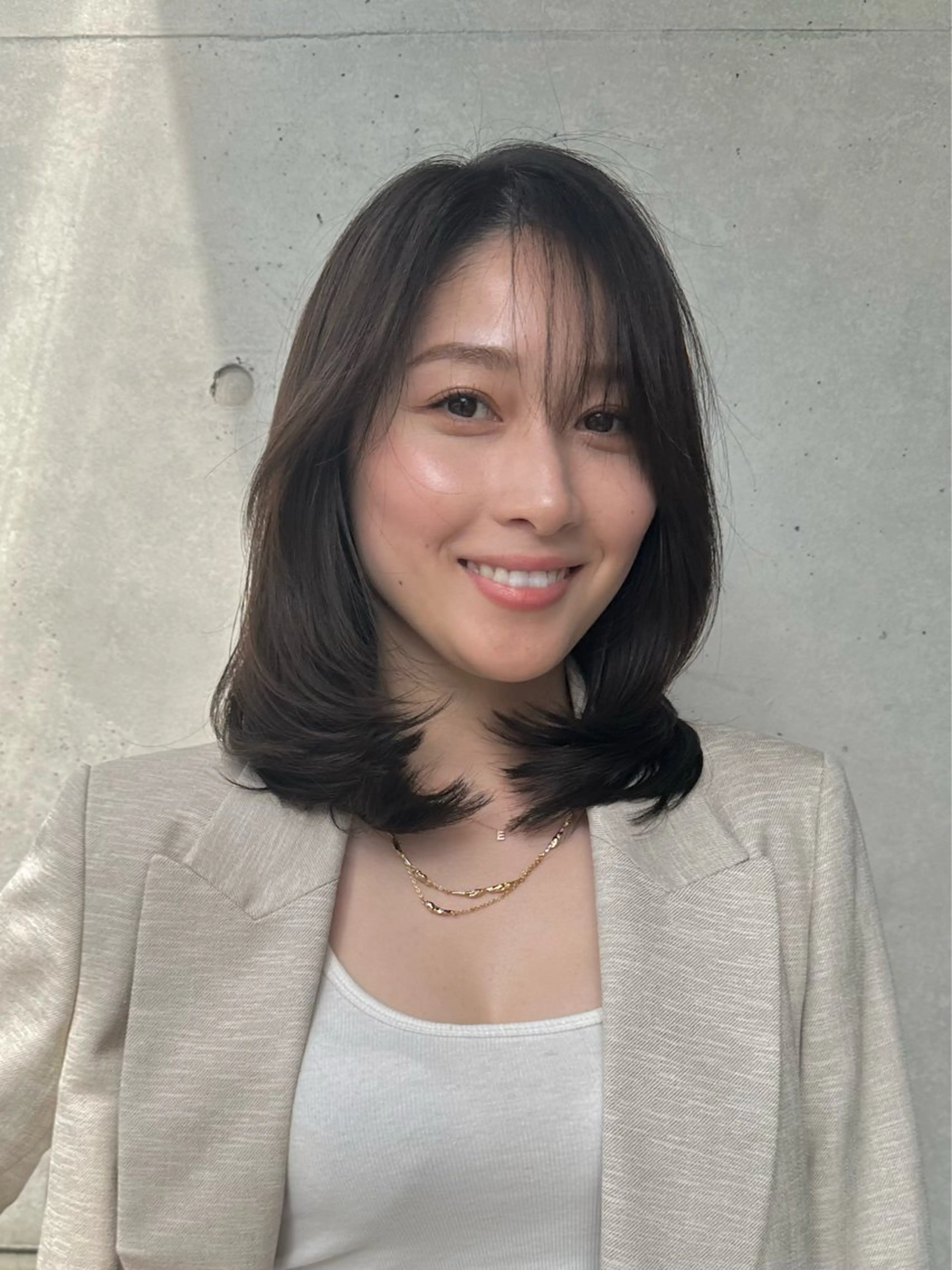 ミディアム カラー ミディアムレイヤー レイヤーカット カット ヘアカラー トリートメント LIZE nex the salon 渋谷【ライズ ネックス ザ サロン】所属・大人レイヤー/海外 /韓国/濱口のヘアスタイル