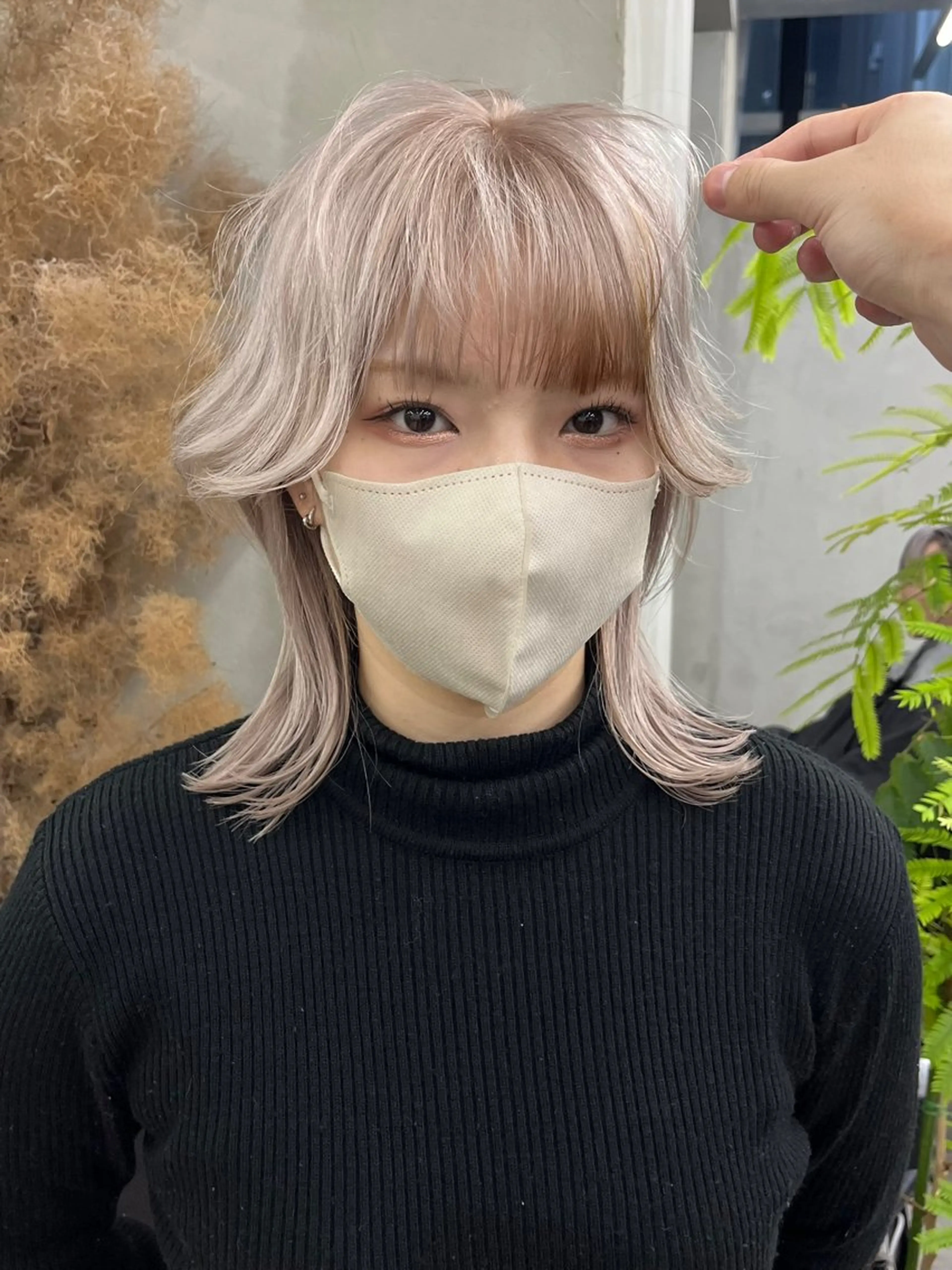 セミロング カラー ベージュカラー ホワイトベージュ くびれヘア 顔まわりレイヤー レイヤーカット ヘアカラー トリートメント ウルフ/レイヤー ⚡️ITSUKU⚡️のヘアスタイル