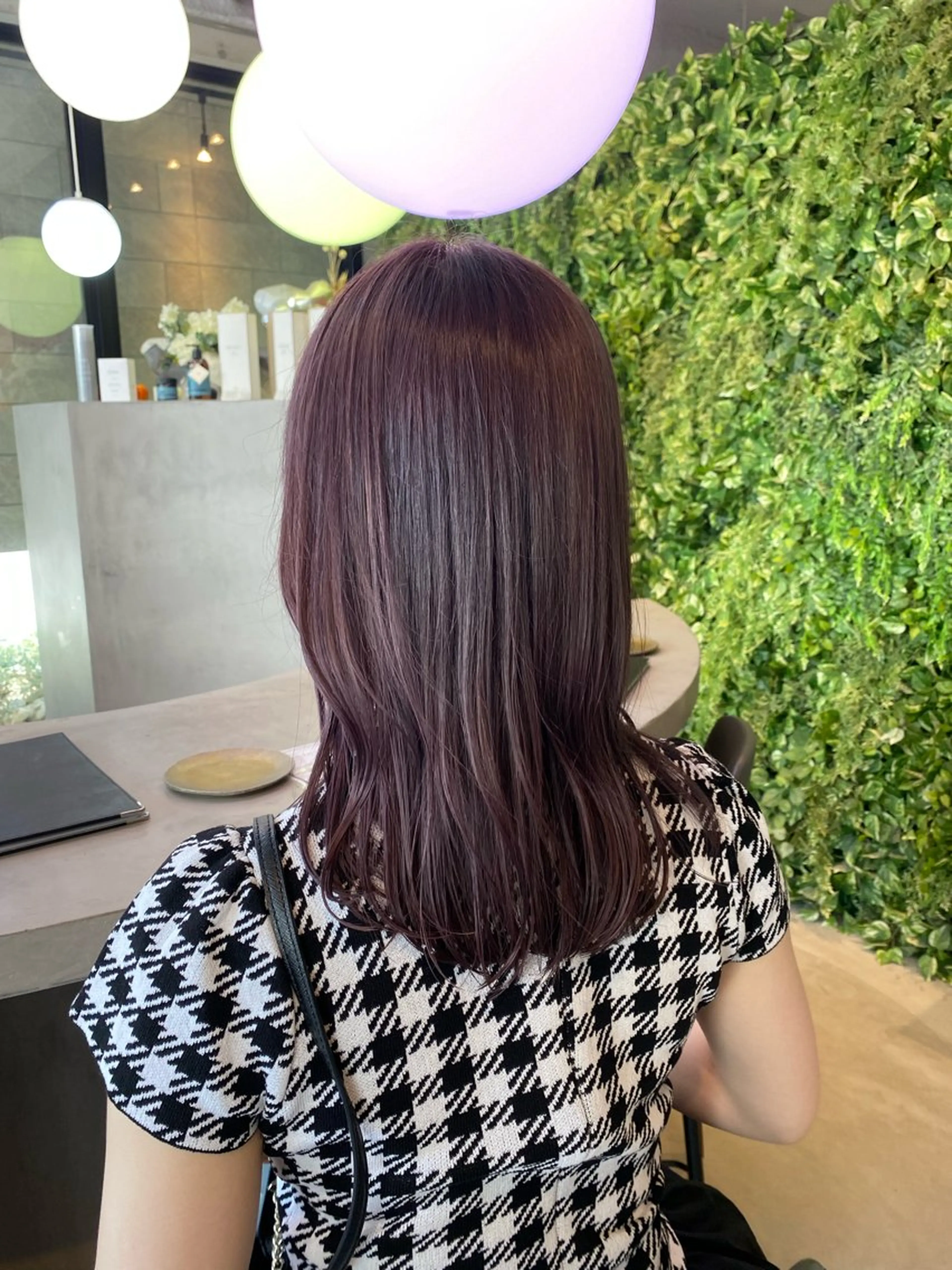 ミディアム カラー ブリーチ ラベンダーカラー ラベンダーピンク ピンクカラー 髪質改善 佐々木 彩乃のヘアスタイル