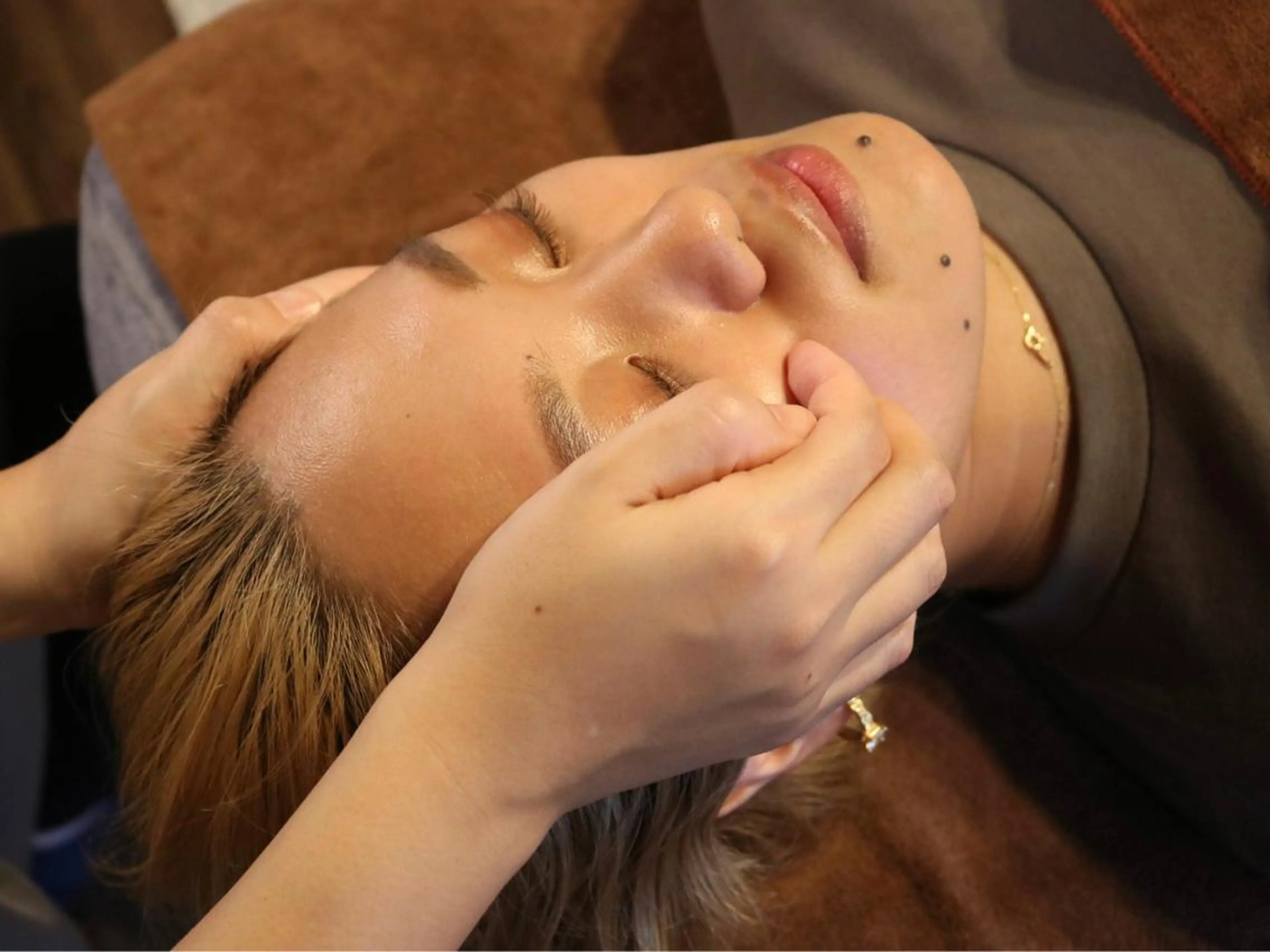 頭蓋骨・小顔矯正40分　7000円の写真