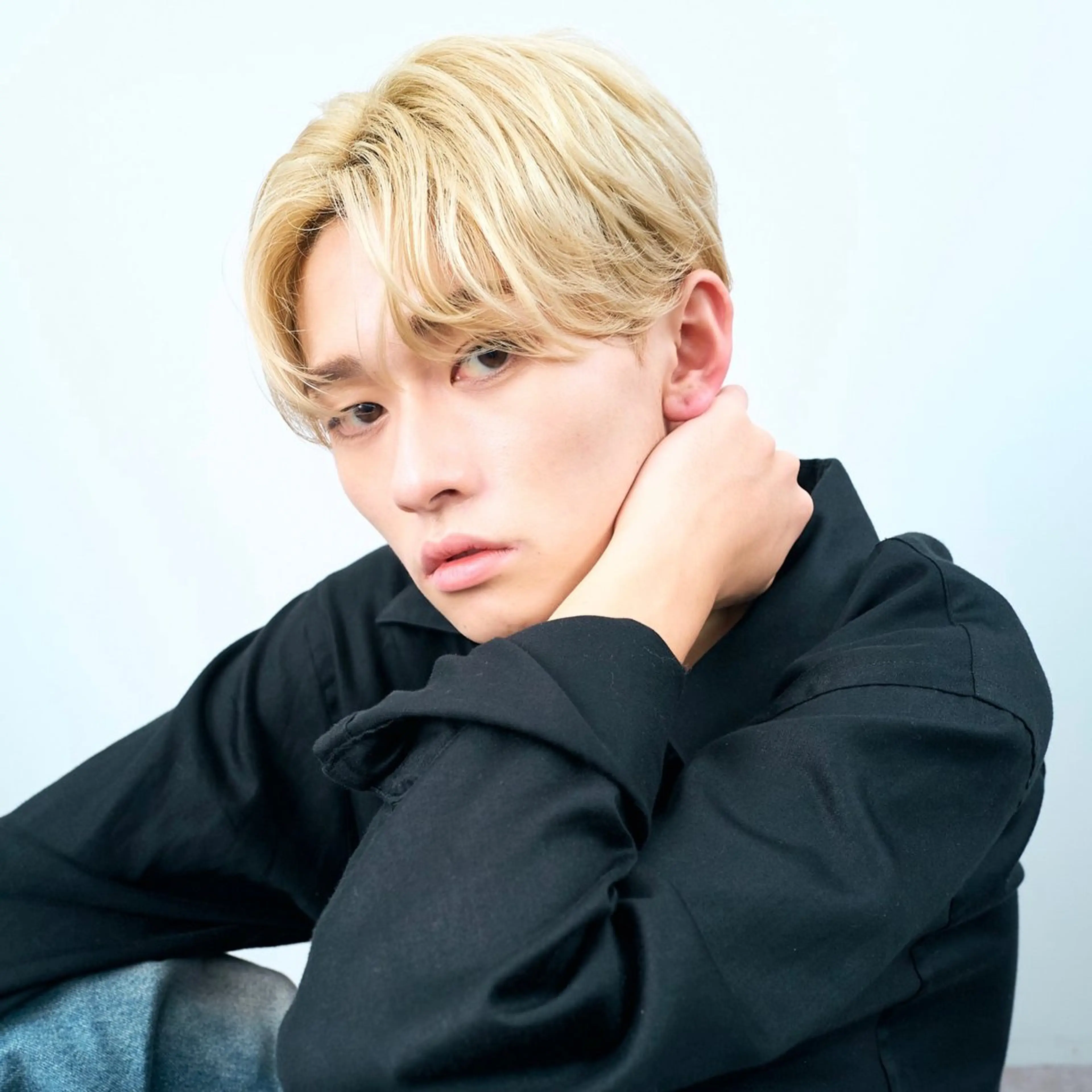 ショート カラー メンズ アップバング センターパート ダウンパーマ メンズハイトーン メンズ韓国風 メンズ支持No. 1 🥇メンズ特化吉田のヘアスタイル