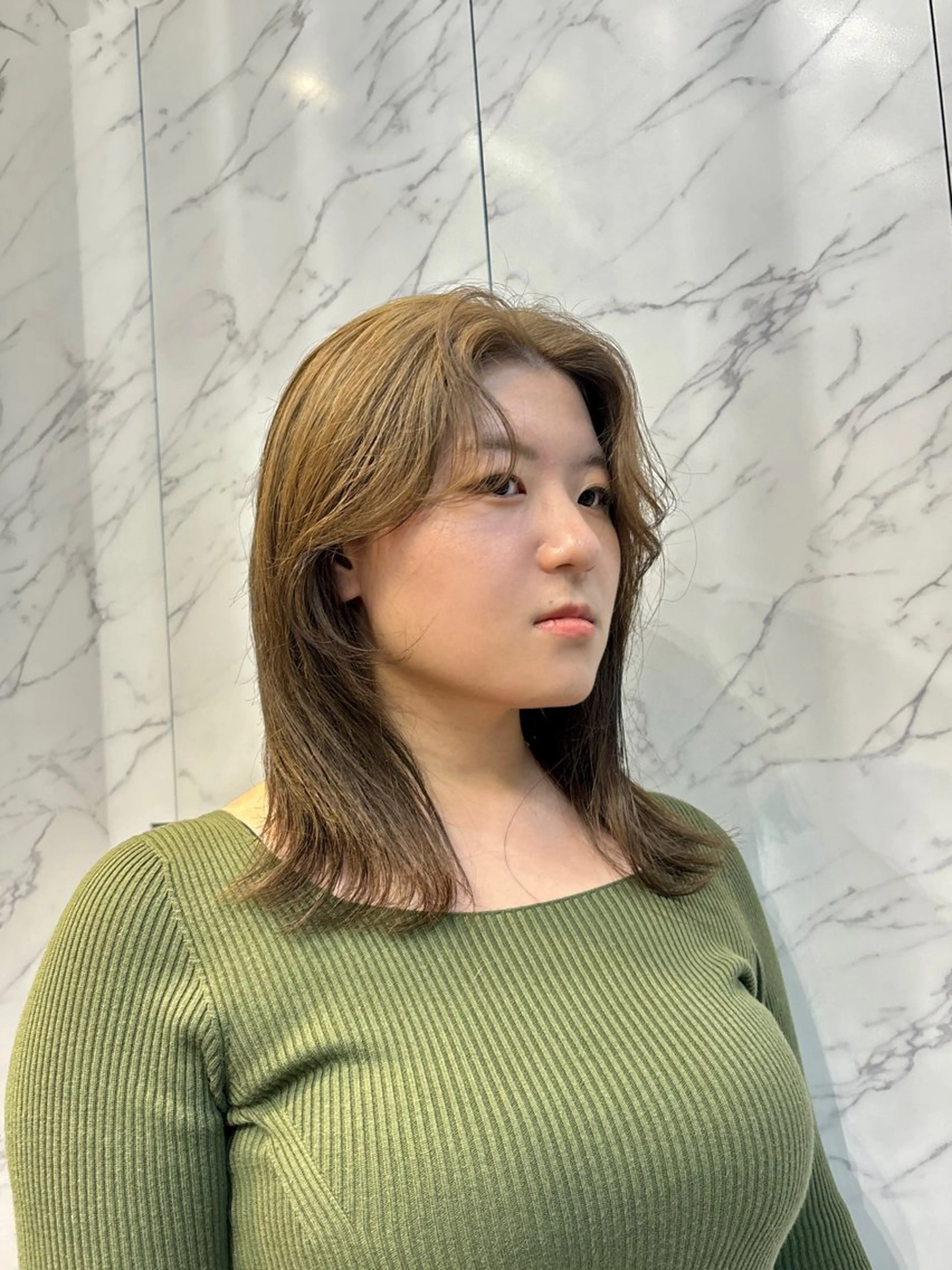 ミディアム カット ヘアカラー miu /透明感カラーのヘアスタイル