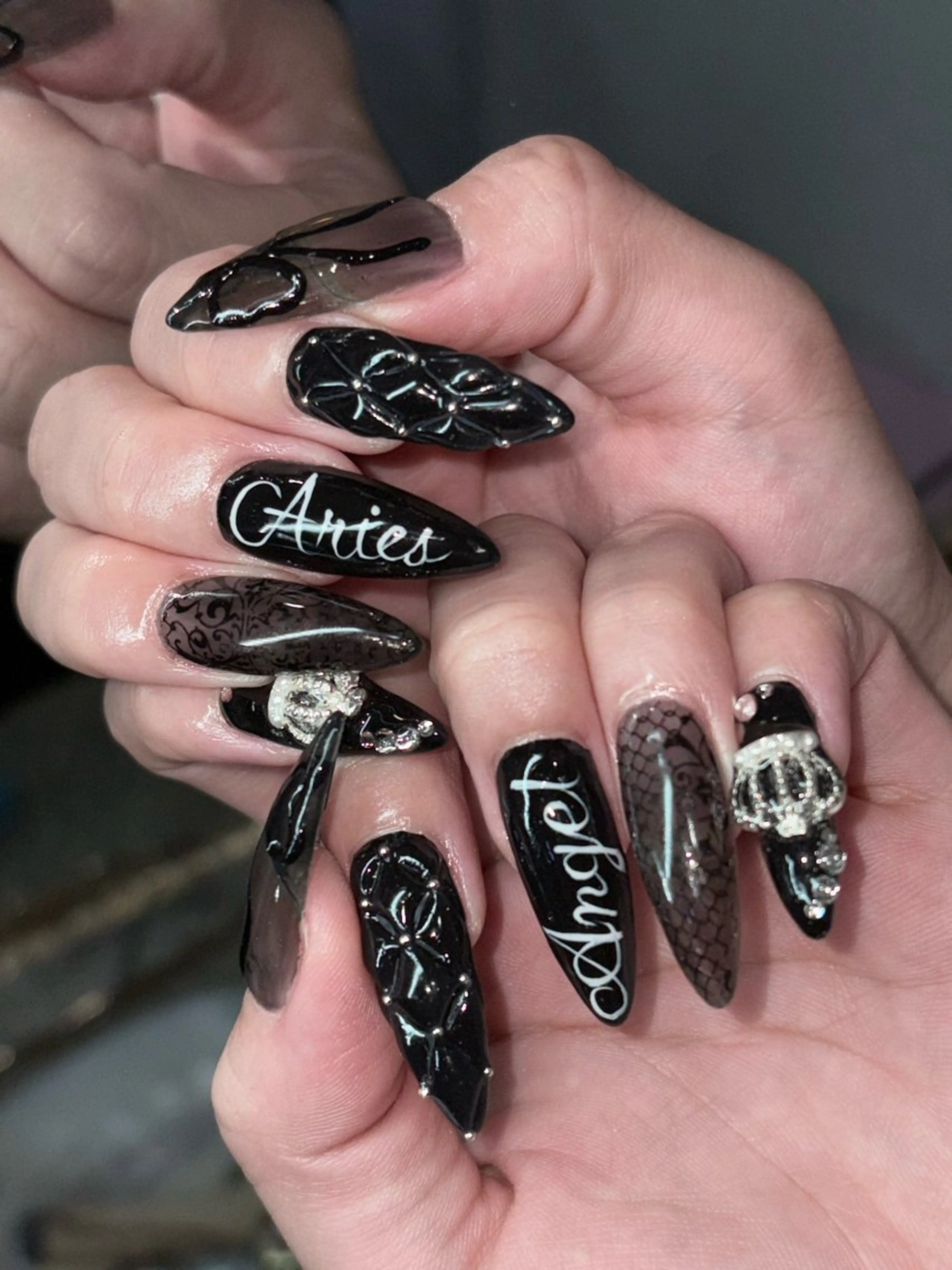 ネイル ハンドネイル NES NAIL所属・さゆり￤推しキャラ ￤ロングネイル🩷のネイルデザイン