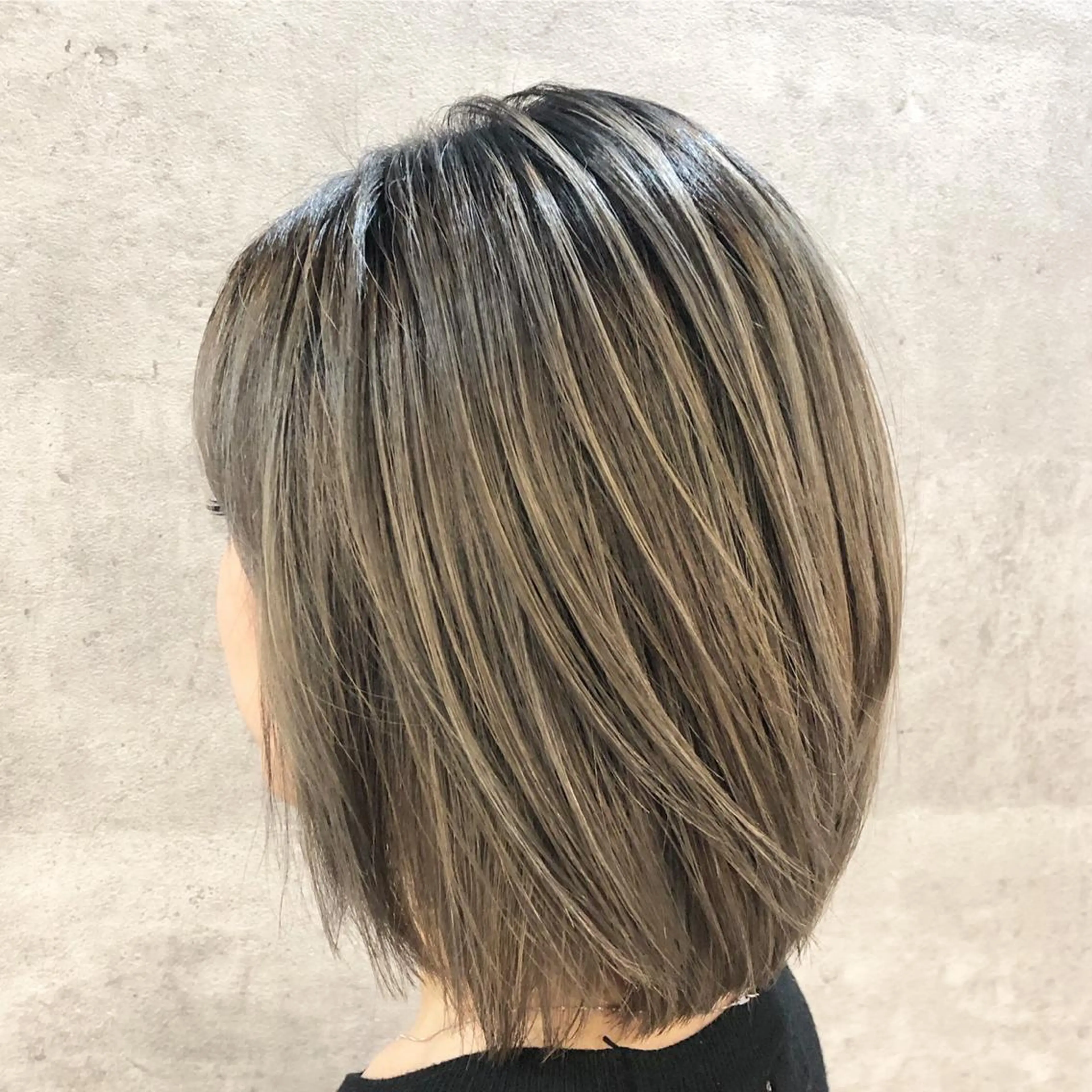 ミディアム カラー アディクシーカラー グレージュ ハイライトカラー イルミナカラー ハイライト i  plus＋所属・髪質改善で 憧れの潤艶美髪にのヘアスタイル