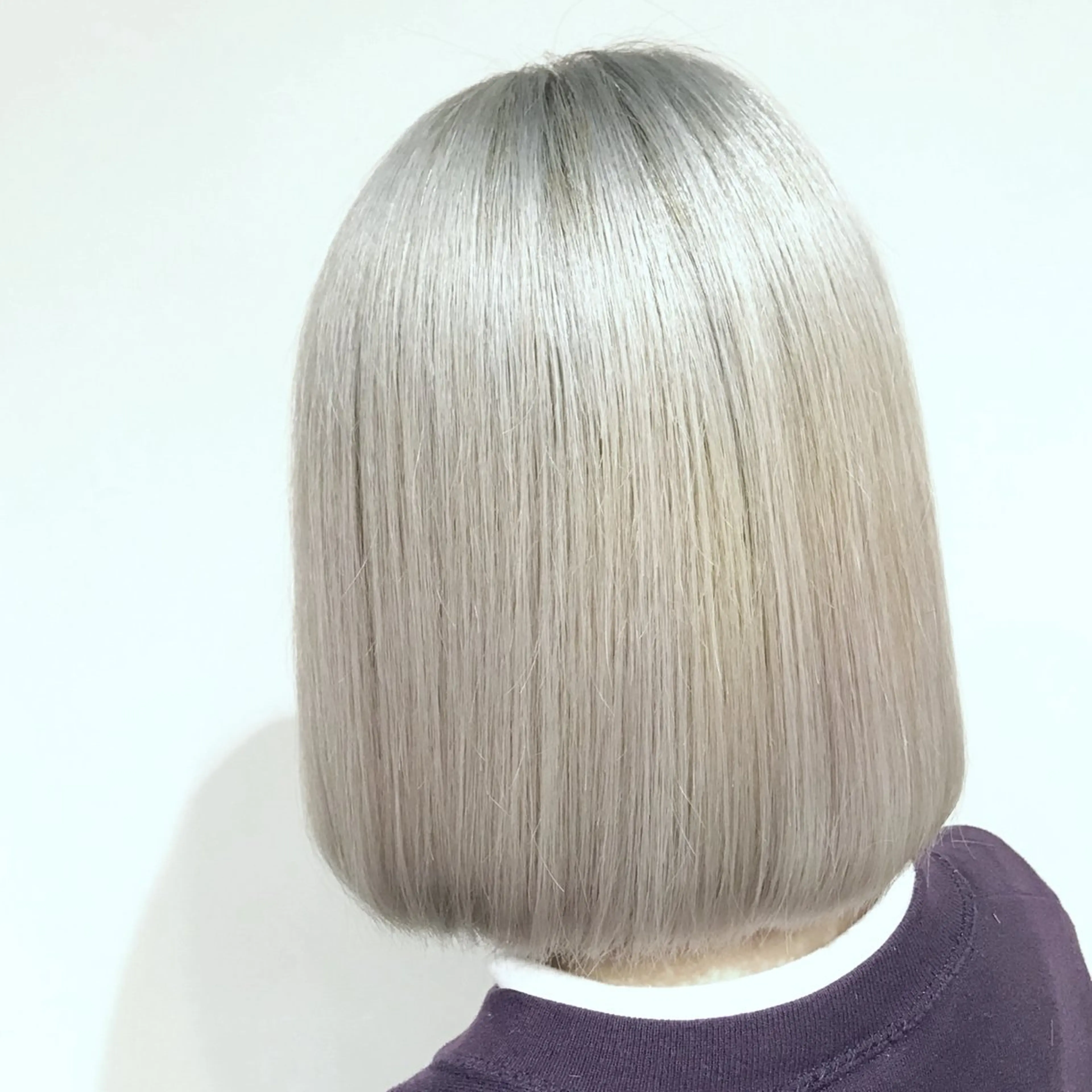 ショート カラー アッシュ バレイヤージュ ベージュカラー ブリーチ ケアブリーチ AMI Hair  supply所属・髪質改善カラー 韓国風レイヤーのヘアスタイル