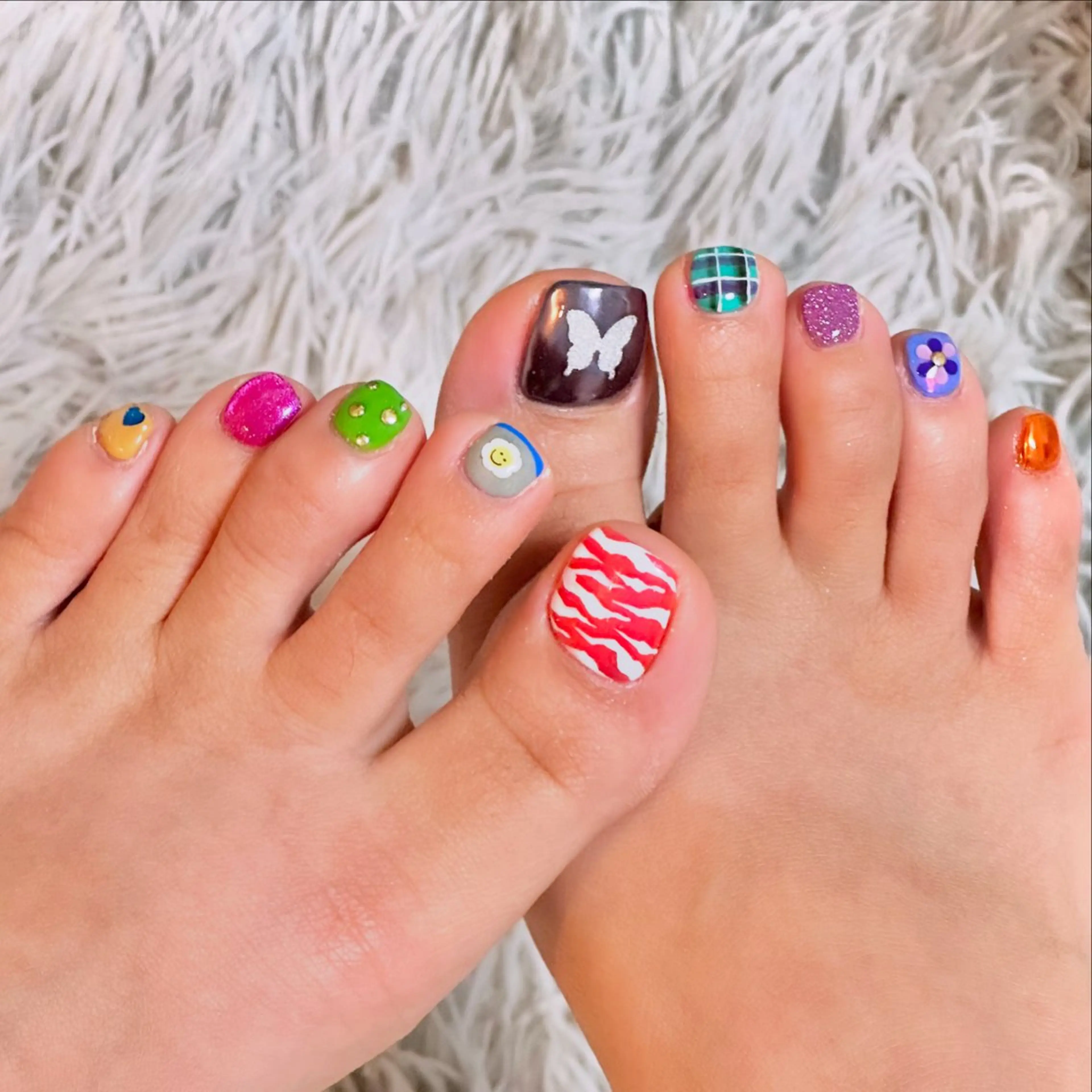 ネイル フットネイル OKIKA所属・【OKIKA】 らん🦖🌈🧡のマツエク・マツパデザイン