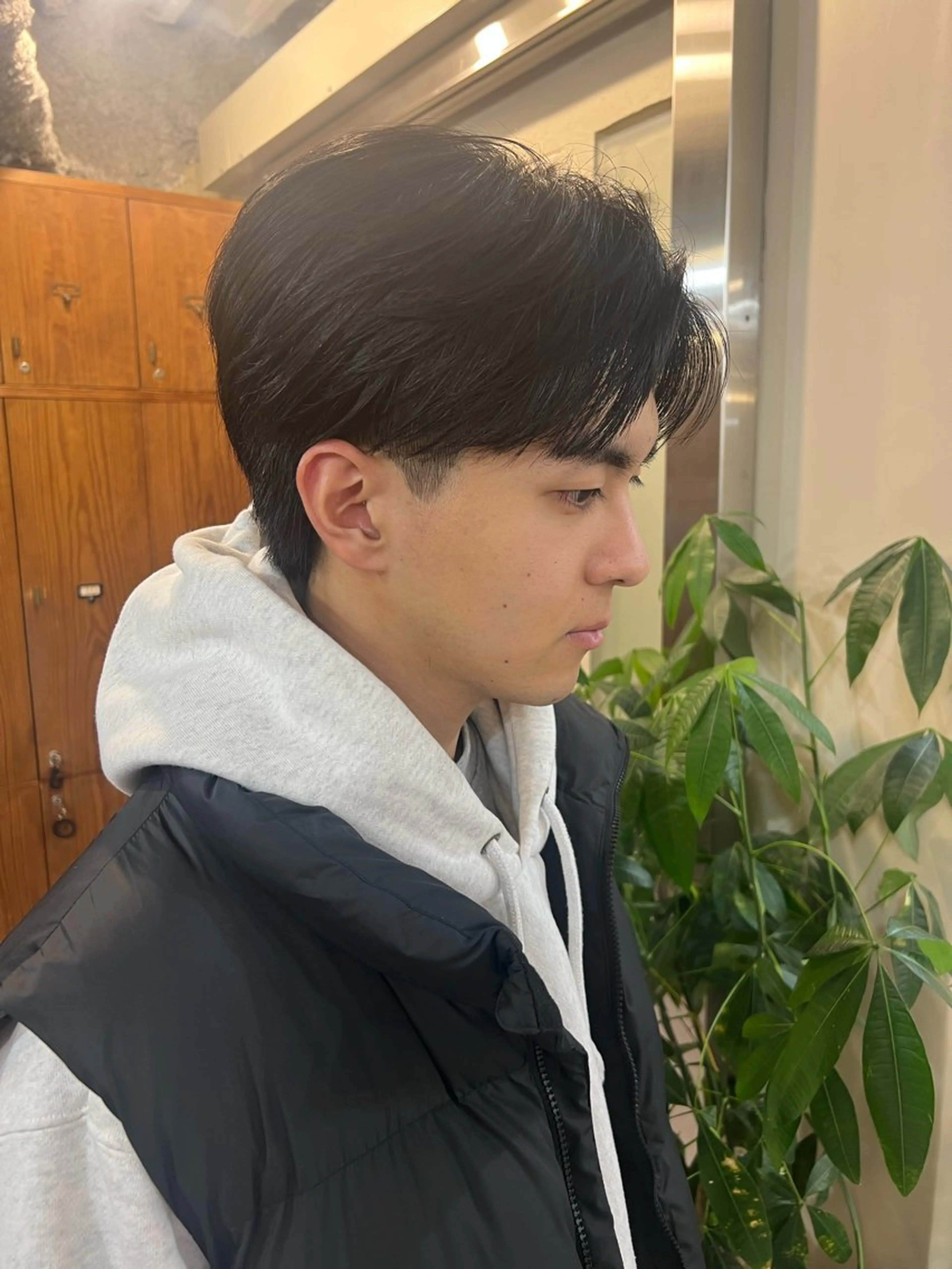 メンズ カット 縮毛矯正 メンズ職人/センター パート/富沢真斗のヘアスタイル