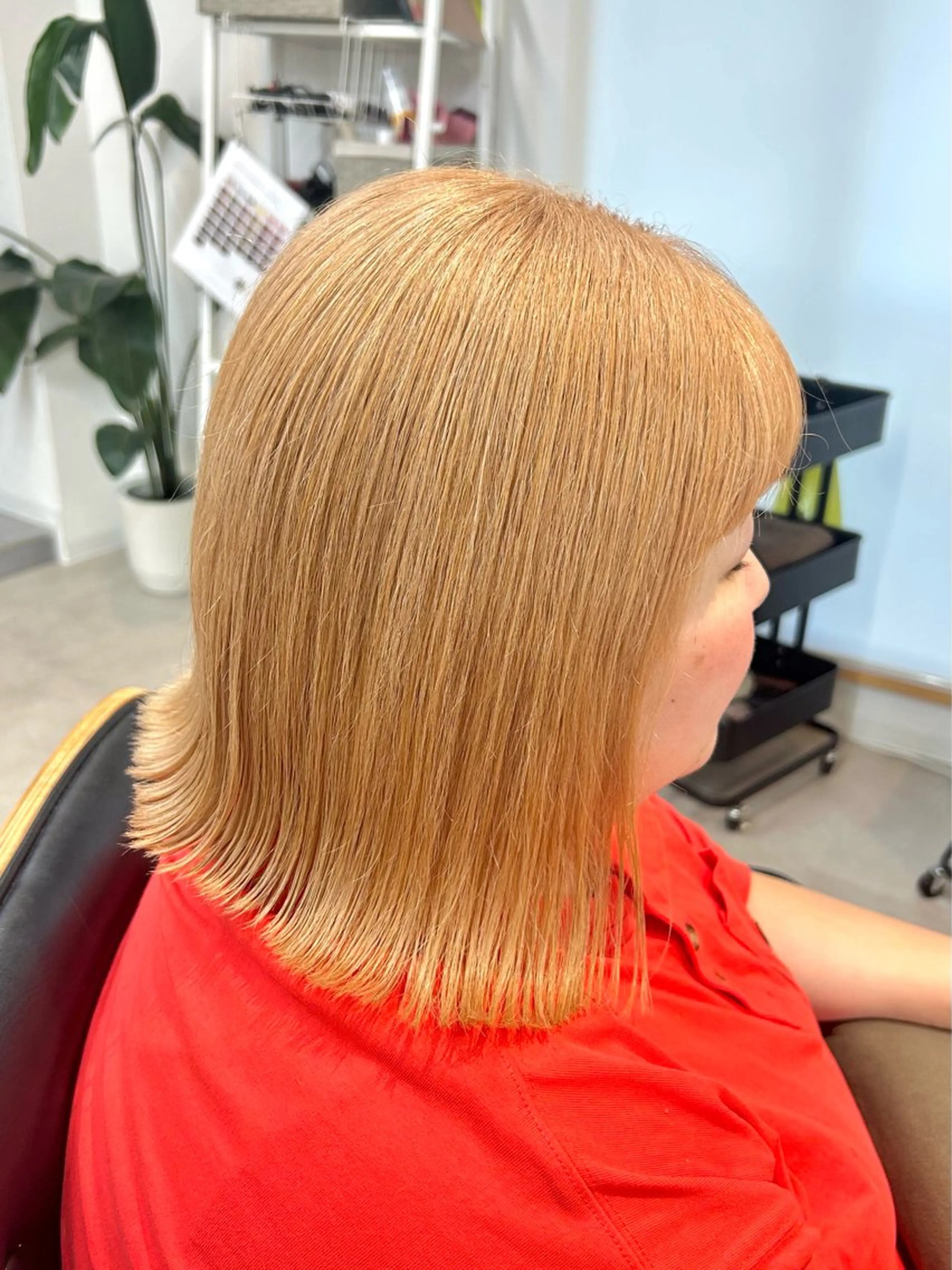 セミロング カラー ベージュカラー ミルクティーベージュ カット ヘアカラー トリートメント 韓国ボブ/レイヤー/ ハイトーン/まなみのヘアスタイル