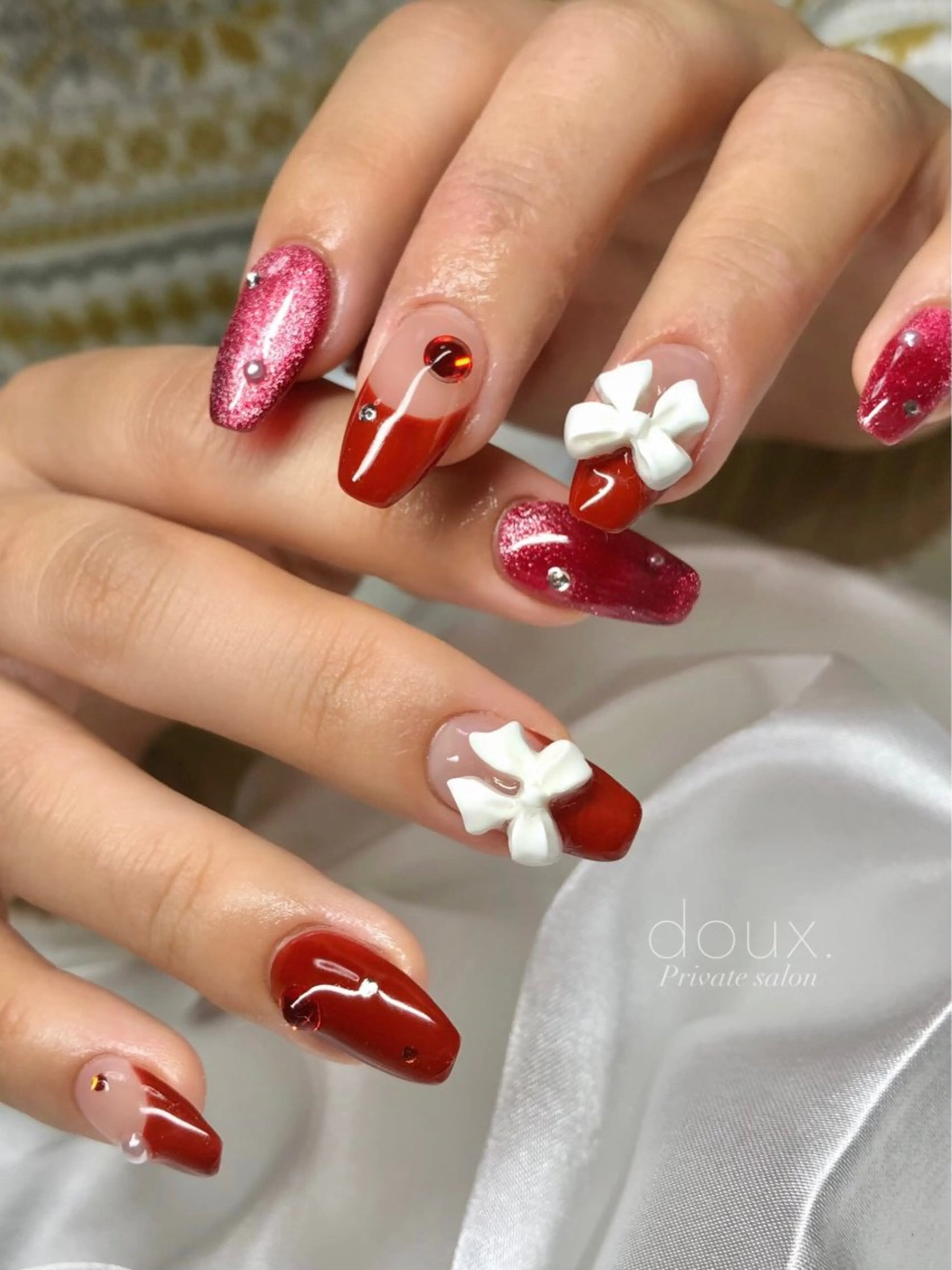 ネイル フレンチネイル 韓国ネイル マグネットネイル リボン 冬ネイル ハンドネイル doux. nailのネイルデザイン