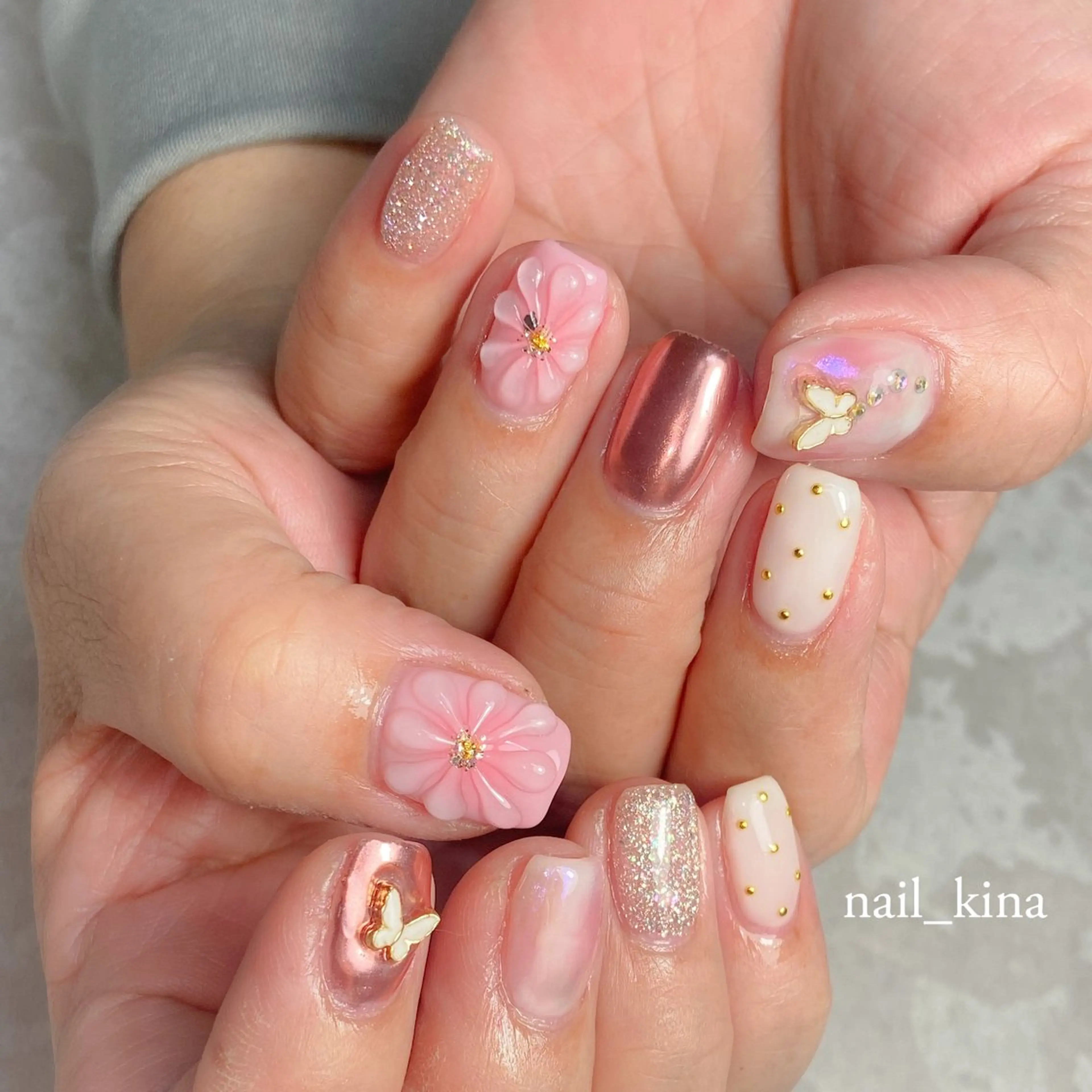 ネイル フラワーネイル マグネットネイル ミラーネイル ピンク ぷっくりネイル nail_ kinaのネイルデザイン