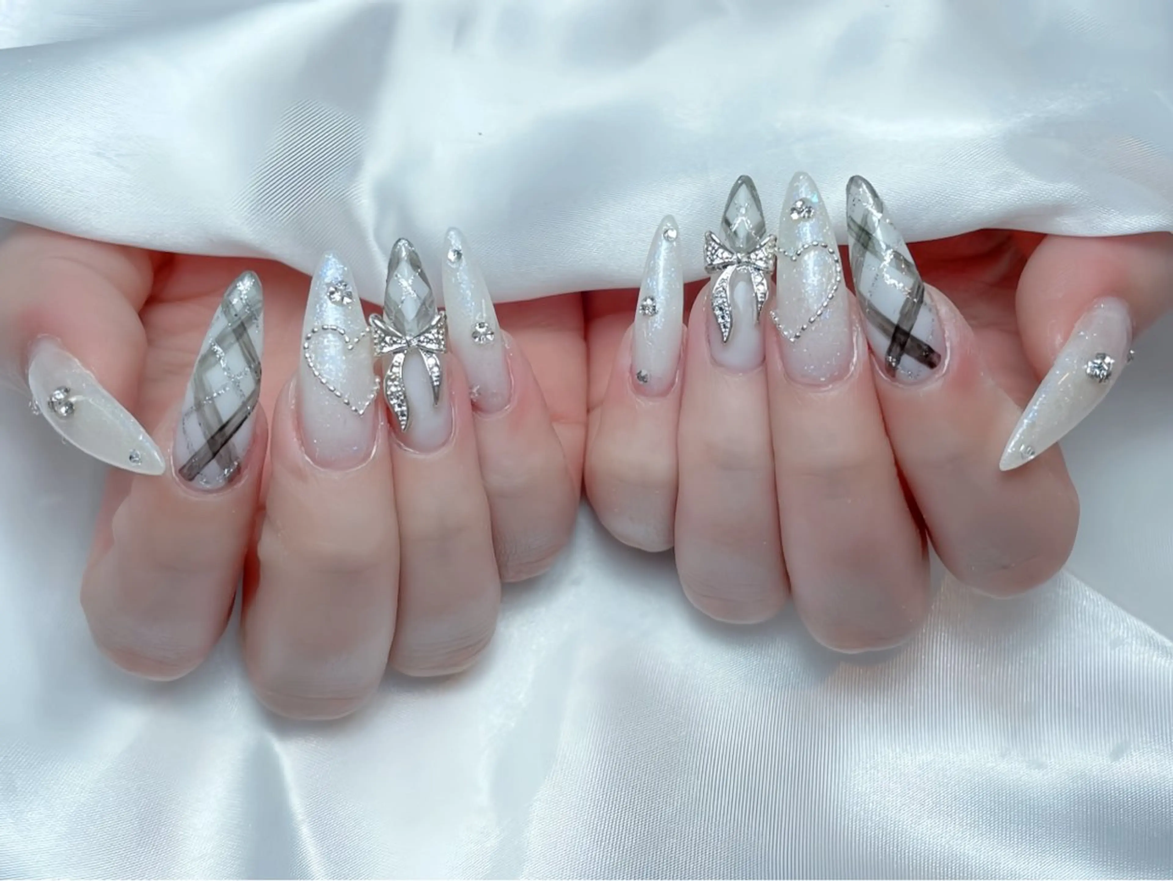 ネイル アートネイル チークネイル ジェルネイル ロングネイル マグネットネイル ハンドネイル Rin Nail 新大久保店のネイルデザイン