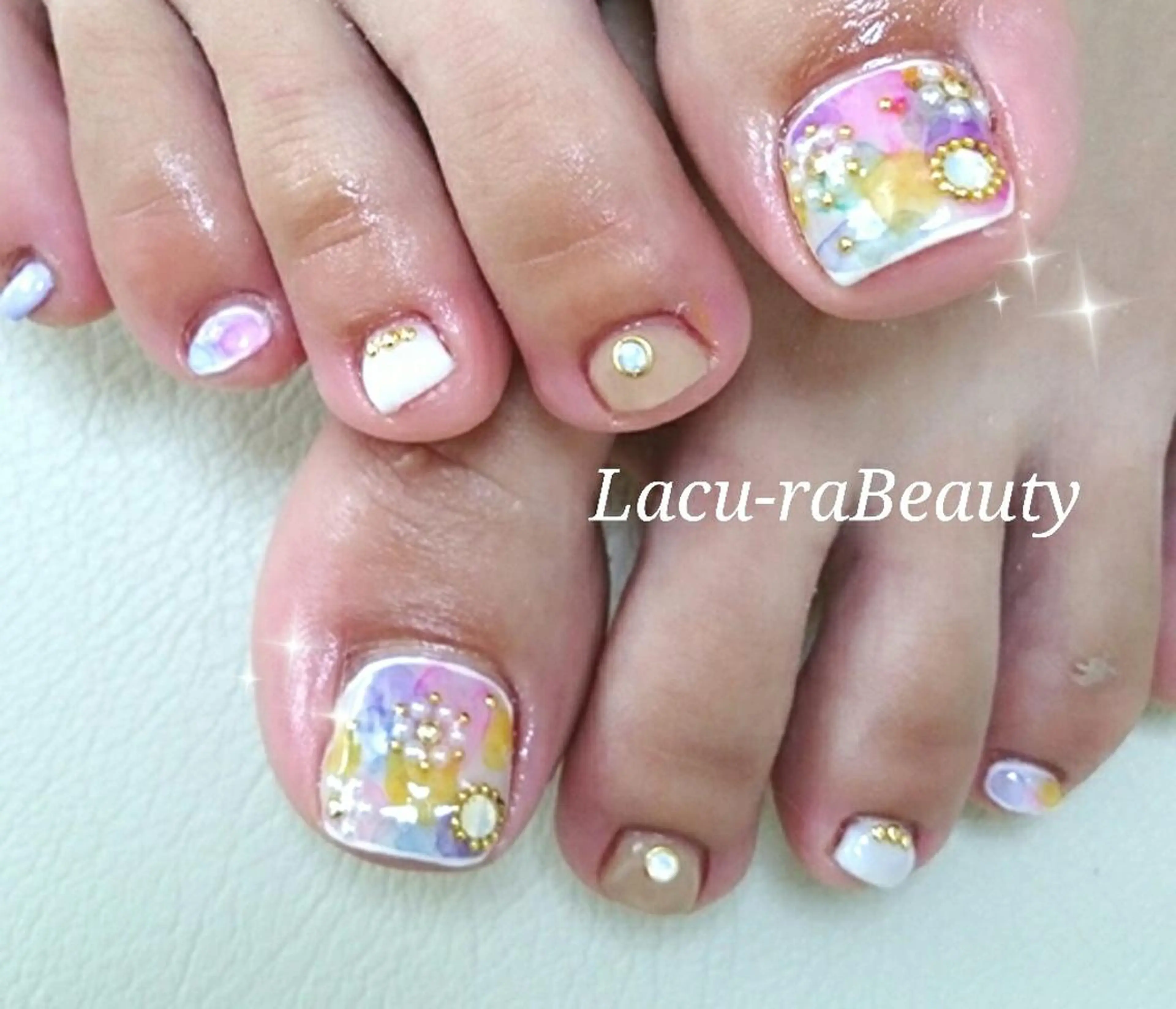 ネイル アートネイル フットネイル 小顔と腸の専門店 ラクーラビューティのエステ・リラクイメージ