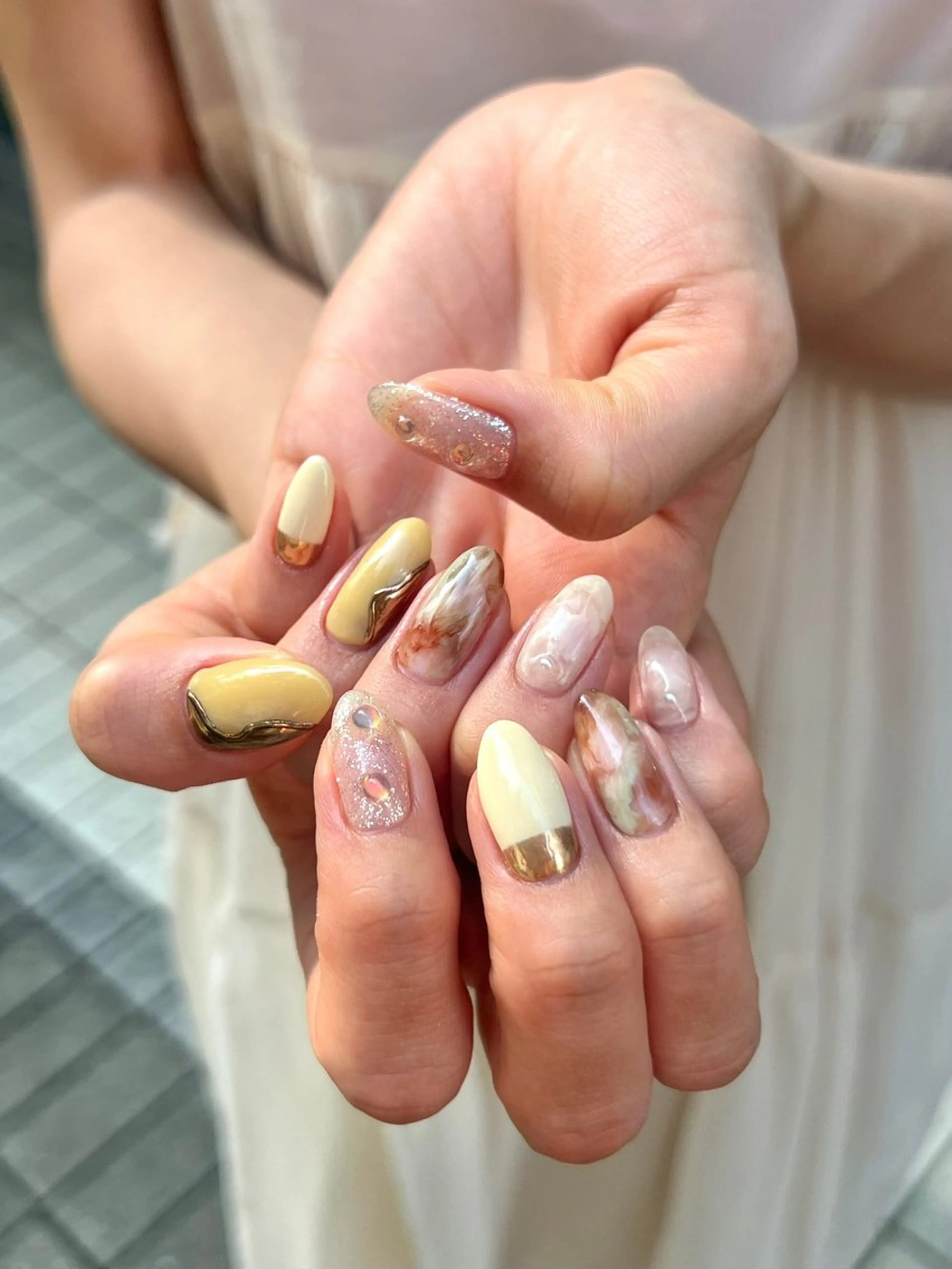 ネイル 大理石ネイル(マーブル) パステルネイル 春ネイル 黄色 YOKE所属・Kaneko Arisaのネイルデザイン