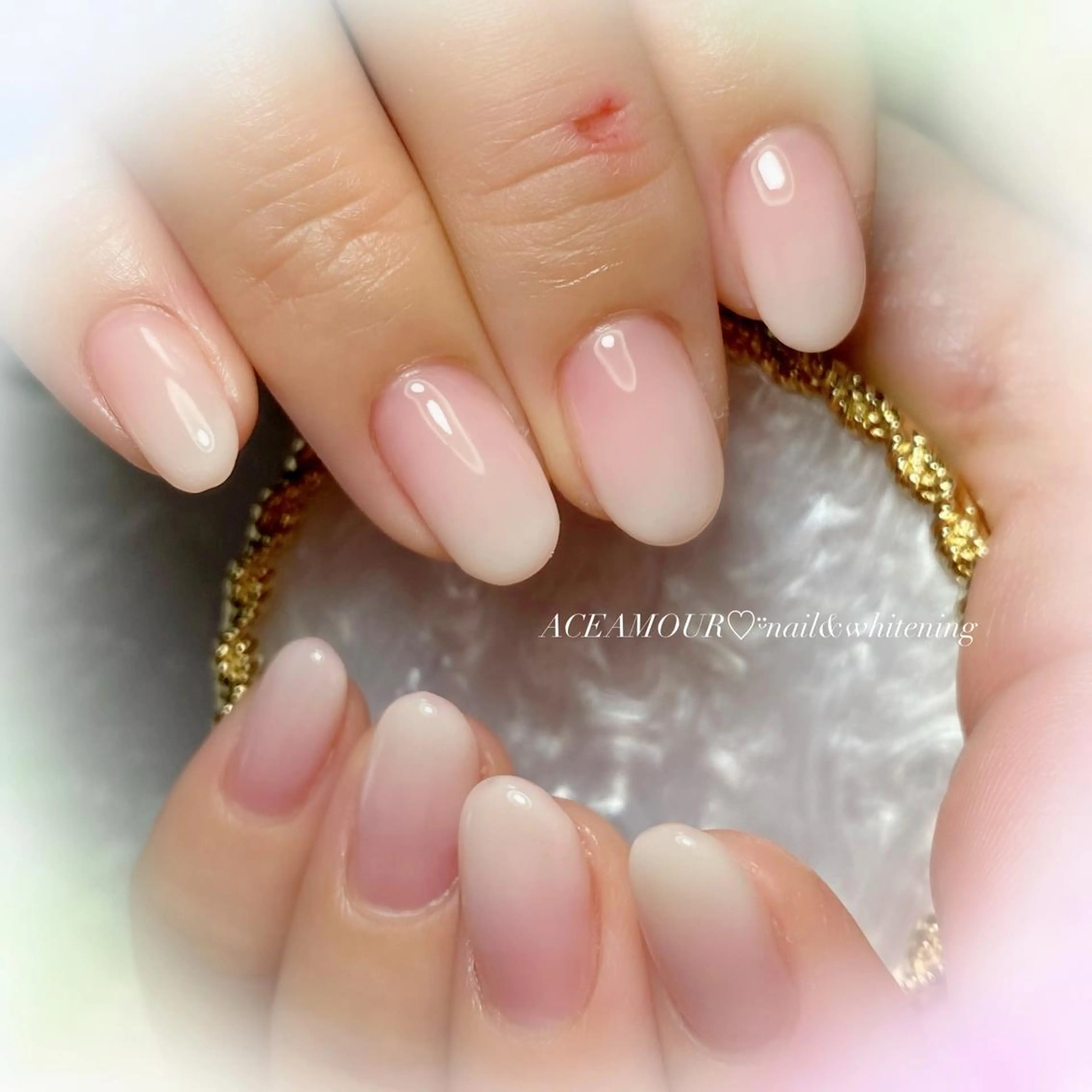 ネイル グラデーション ピンク ホワイト ネイル/耳つぼ /新ホワイトニングのネイルデザイン