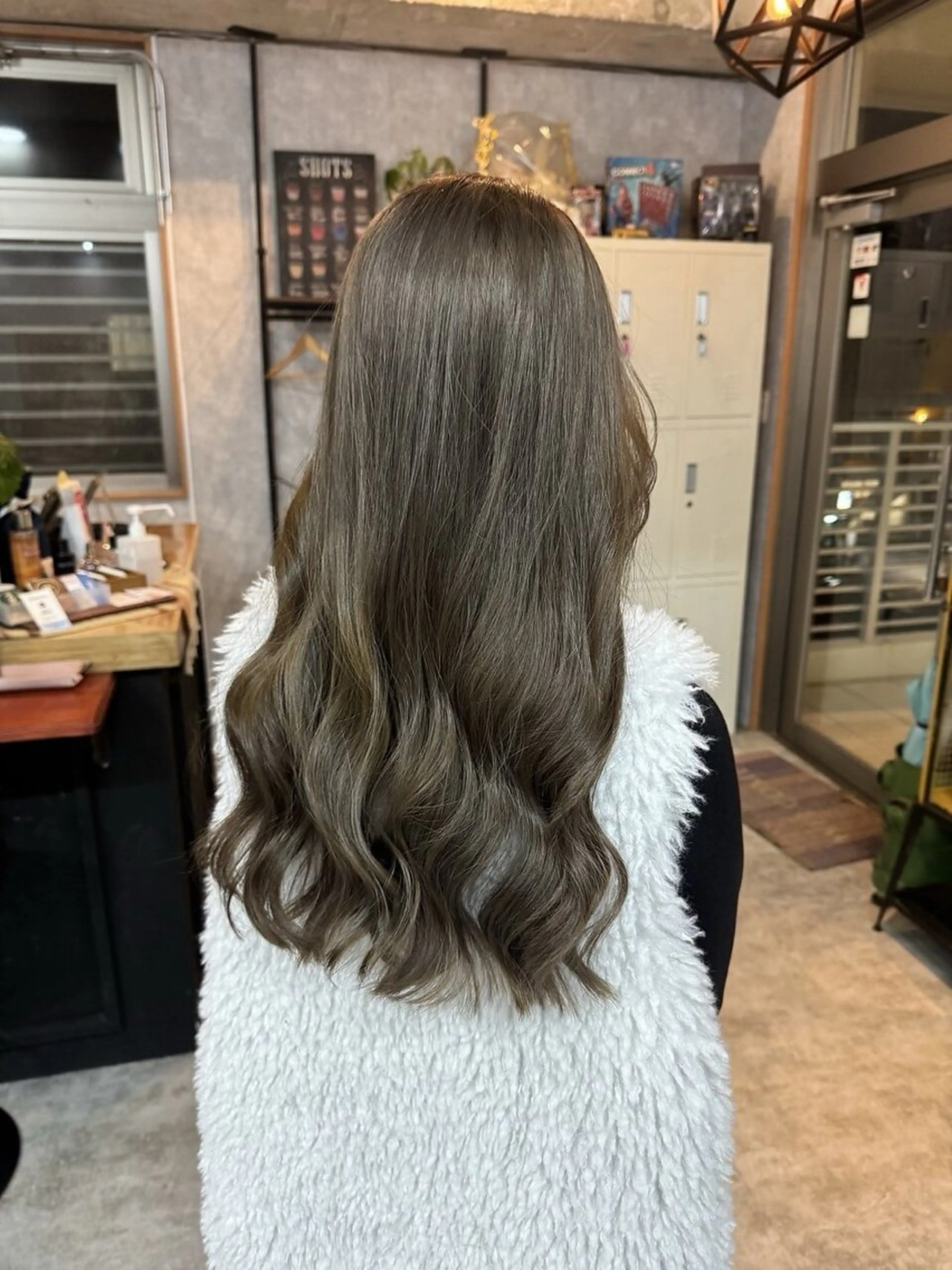 ロング カラー バレイヤージュ ベージュカラー ブリーチ ケアブリーチ 透明感カラー ヘアカラー トリートメント Mi moのヘアスタイル