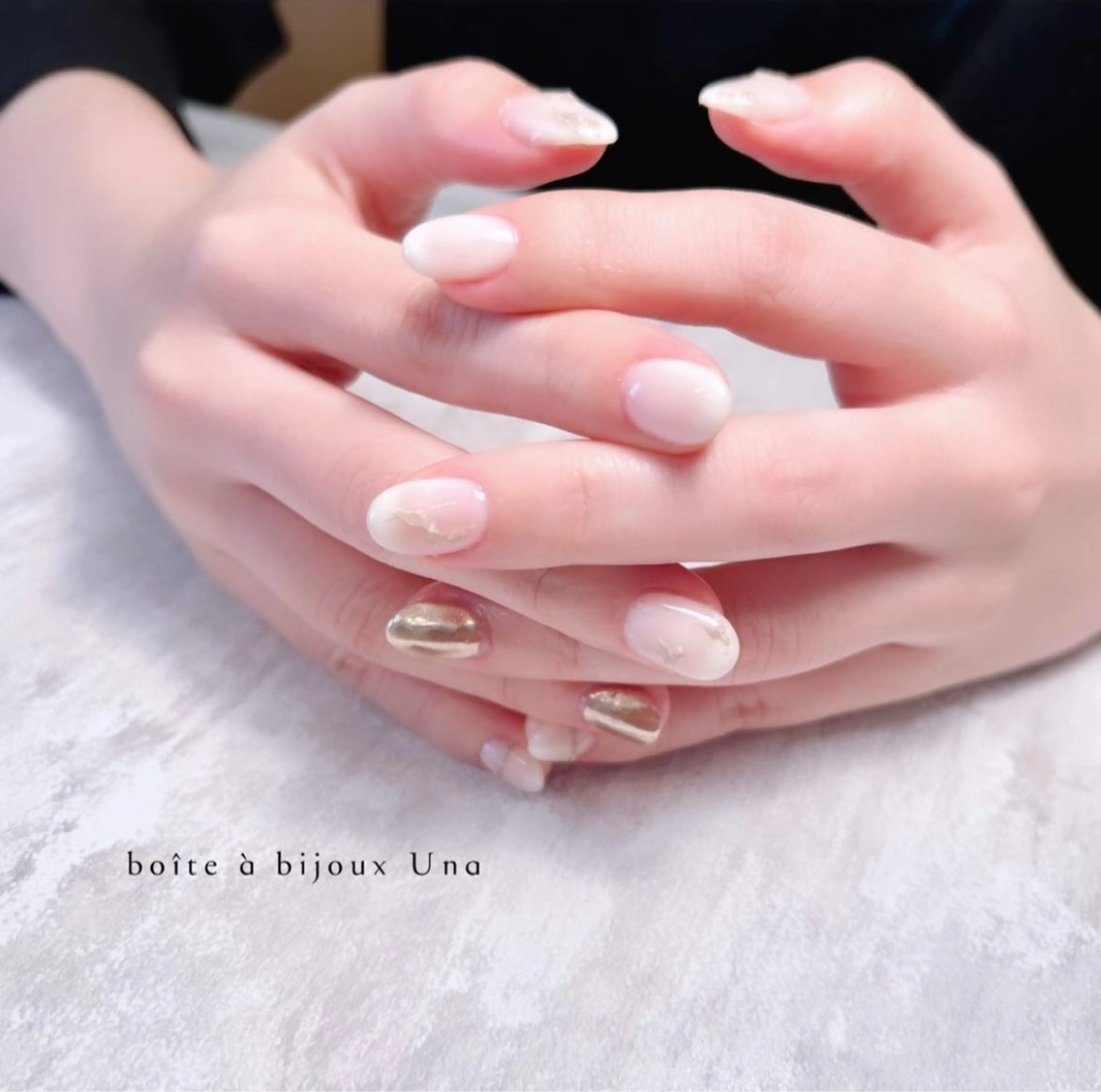 ネイル ホワイト boite a bijoux Unaのネイルデザイン