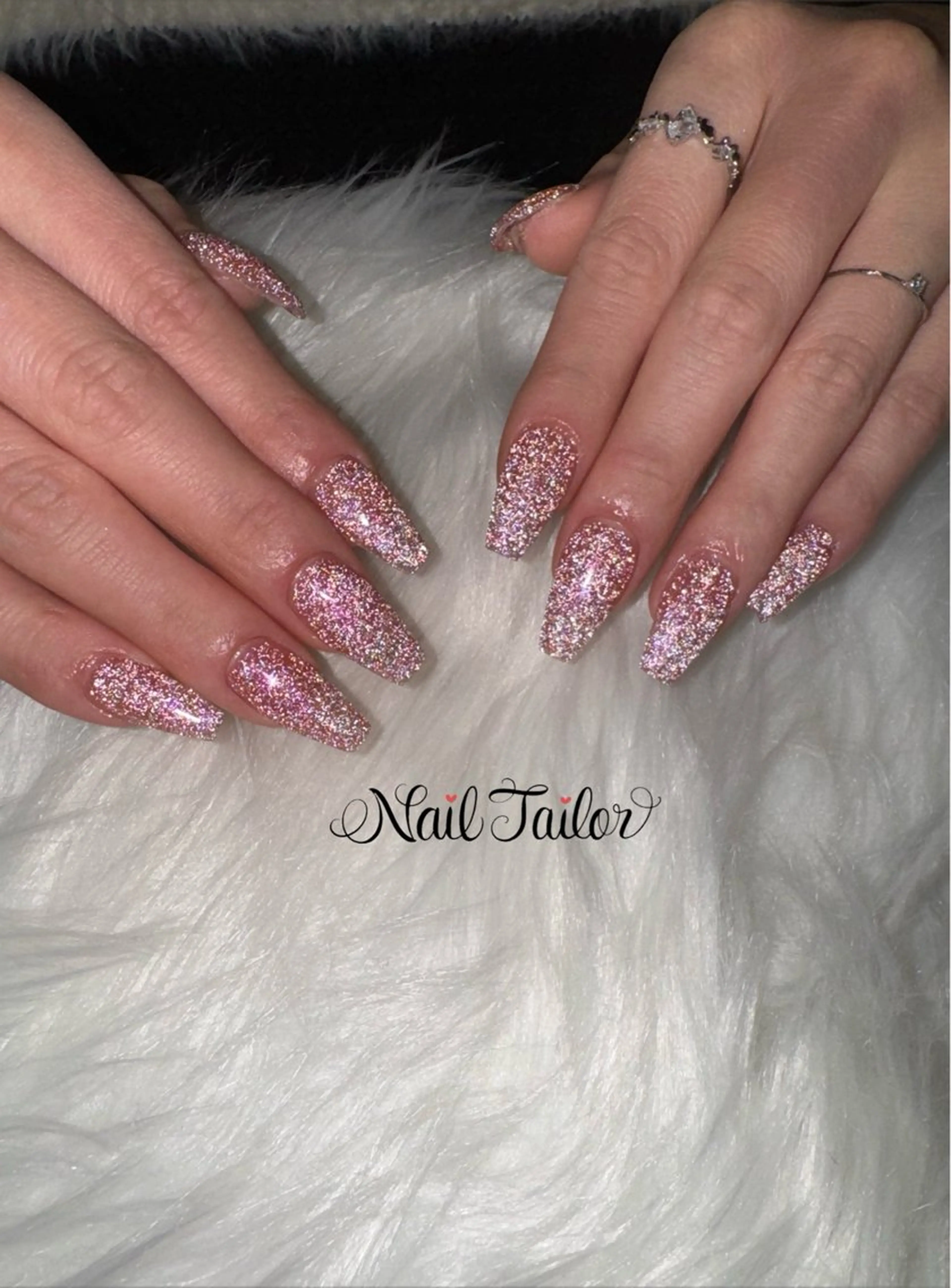 ネイル 長さ出し フラッシュネイル キラキラネイル ロングネイル ピンク ハンドネイル 〜Nail Tailor〜 ネイルテイラー所属・NailTailor ネイルテイラーのネイルデザイン