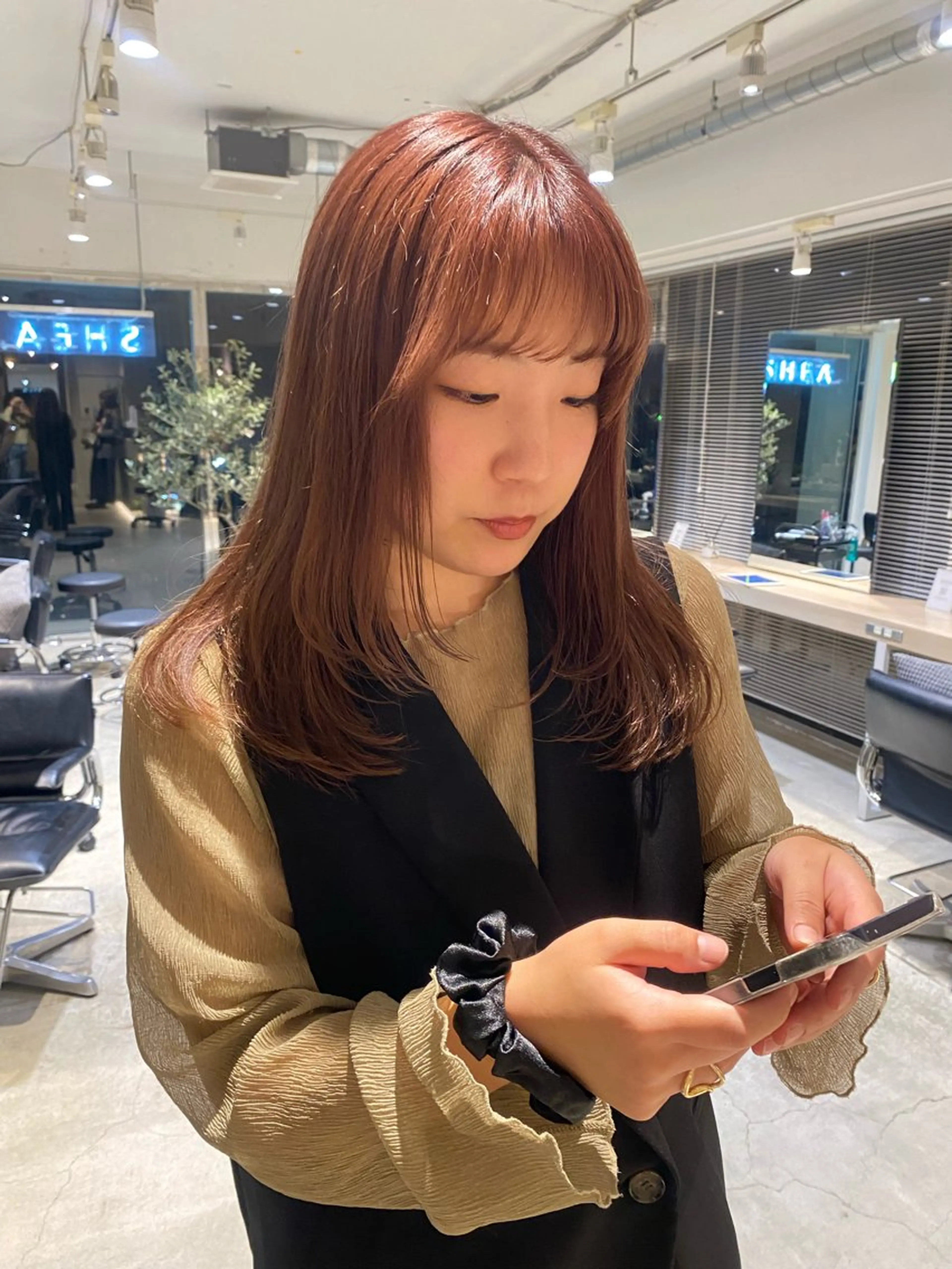 ミディアム 顔まわりレイヤー 顔周りカット レイヤーカット SHEA +所属・SHEA 遥海 アイブロウ/眉パーマの眉毛・アイブロウイメージ