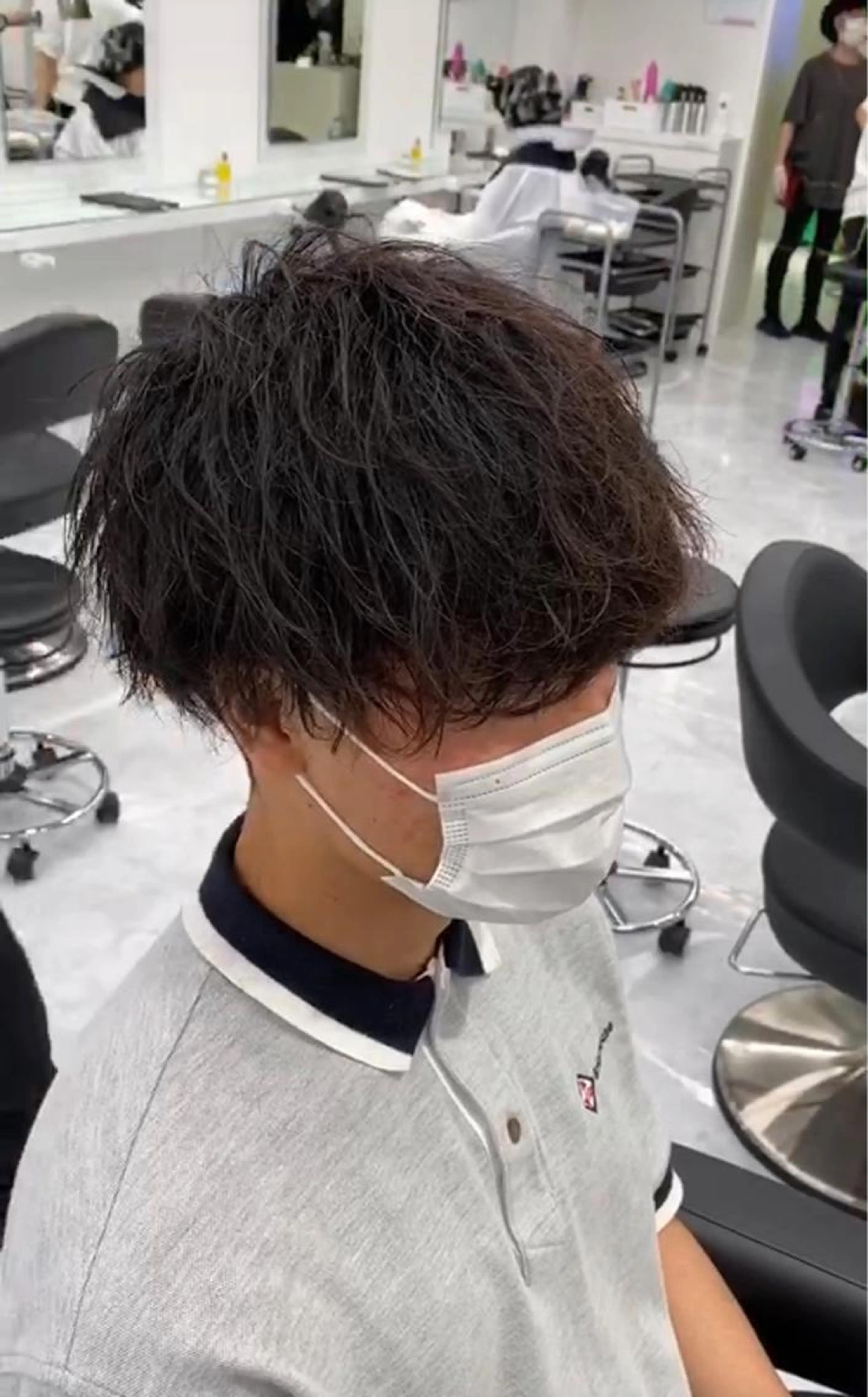 【メンズ対象クーポン】骨格に合わせたフレームカット&波打ちツイストスパイラルパーマの写真