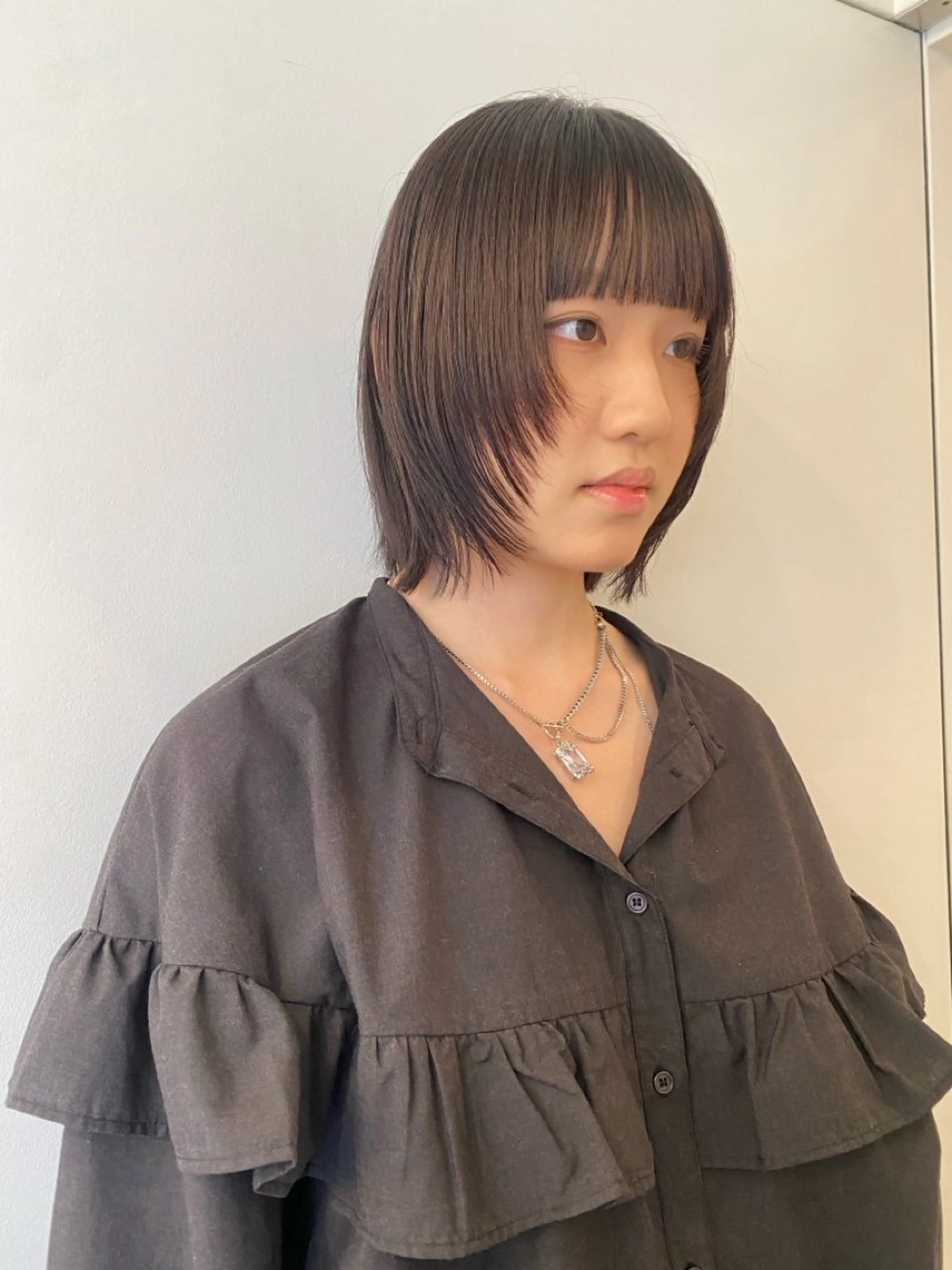 ミディアム 顔まわりレイヤー 顔周りカット レイヤーカット ヘアカラー 🐏Yuna＊透明感 カラー🤍✨のヘアスタイル
