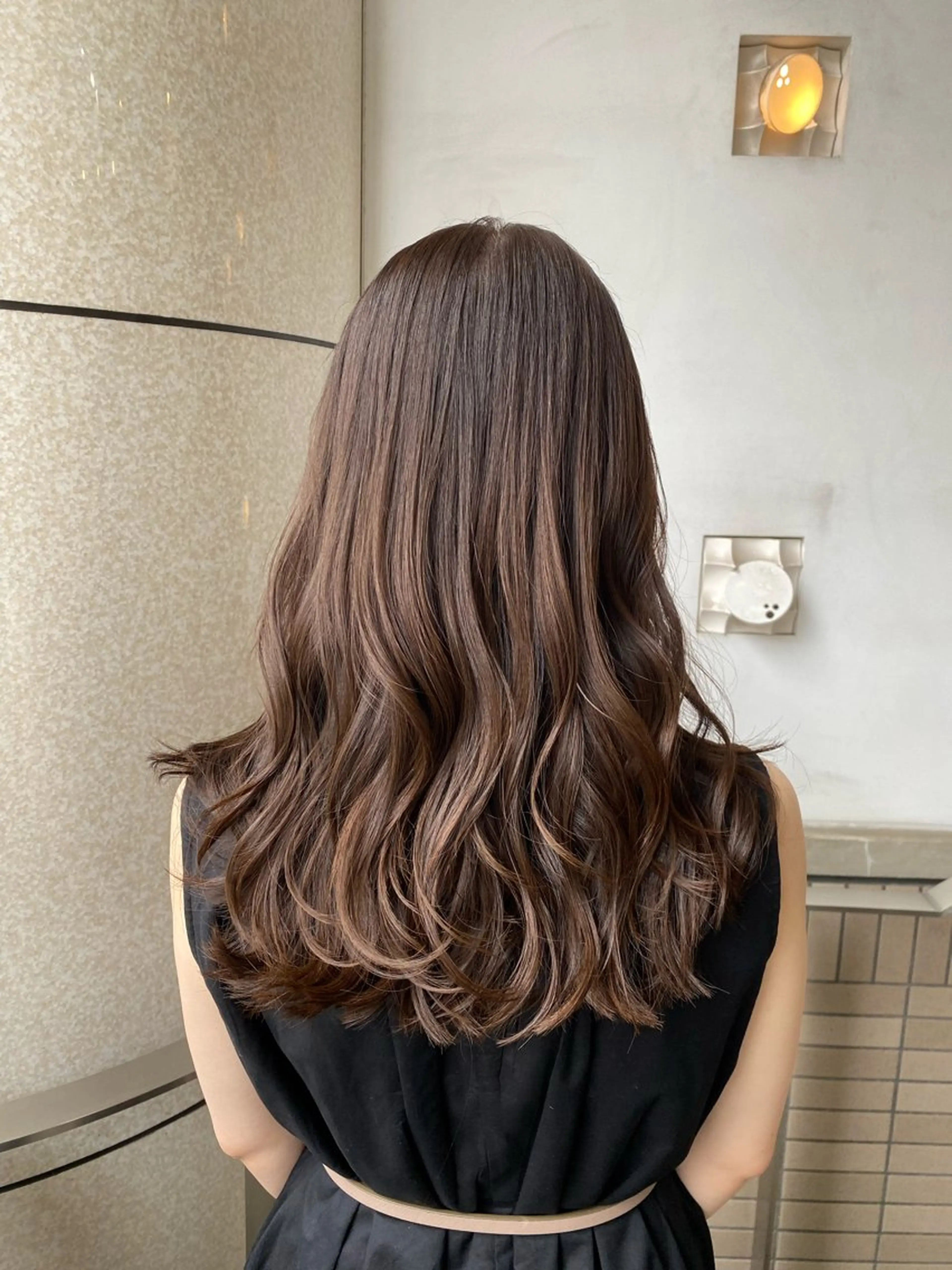 セミロング カラー ブリーチ ブルーカラー ブルージュ 透明感カラー ブリーチなしカラー 統括マネージャー/ 髪のドクター/前原悟のヘアスタイル