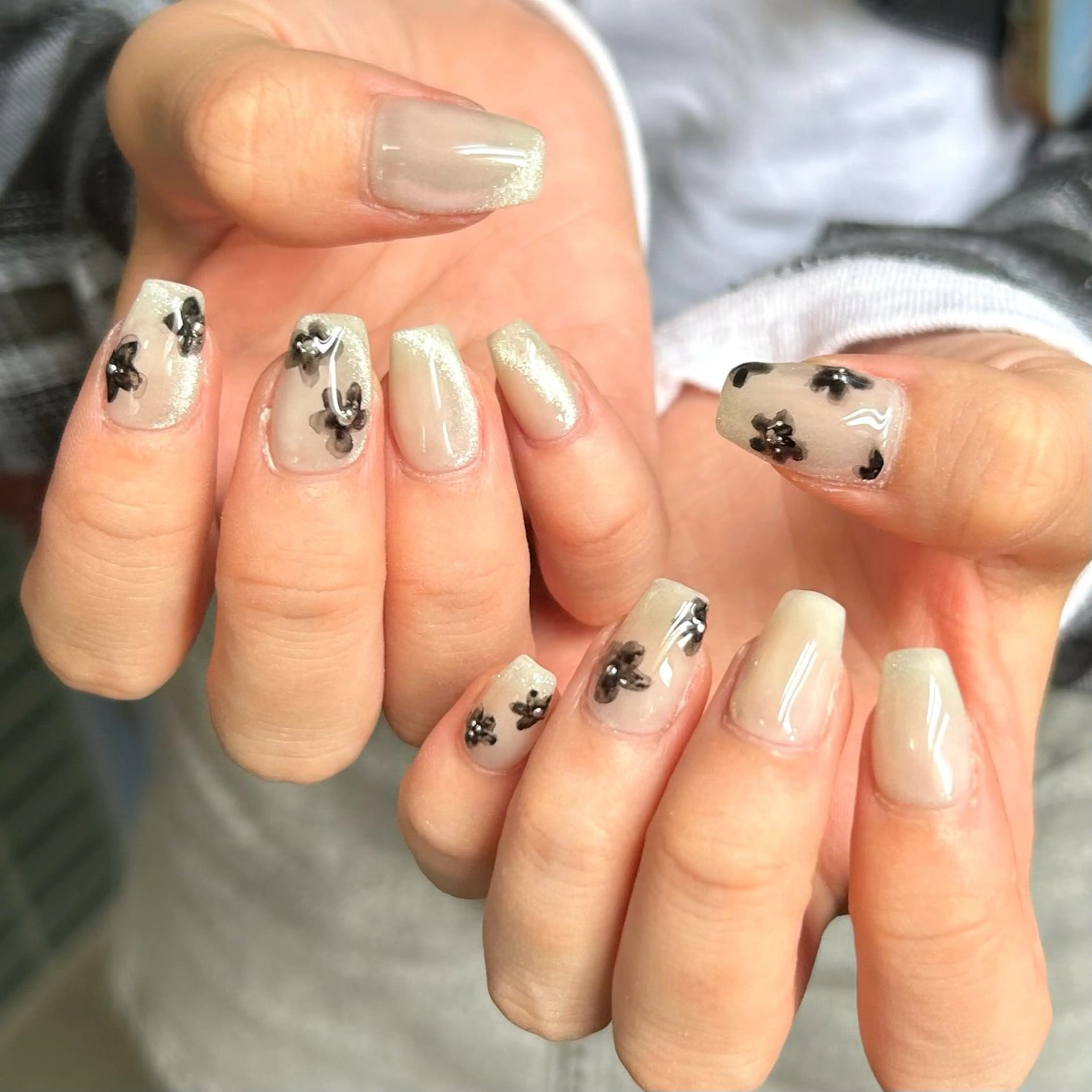 ネイル フラワーネイル マグネットネイル shine'an fuka🌿🫧のネイルデザイン