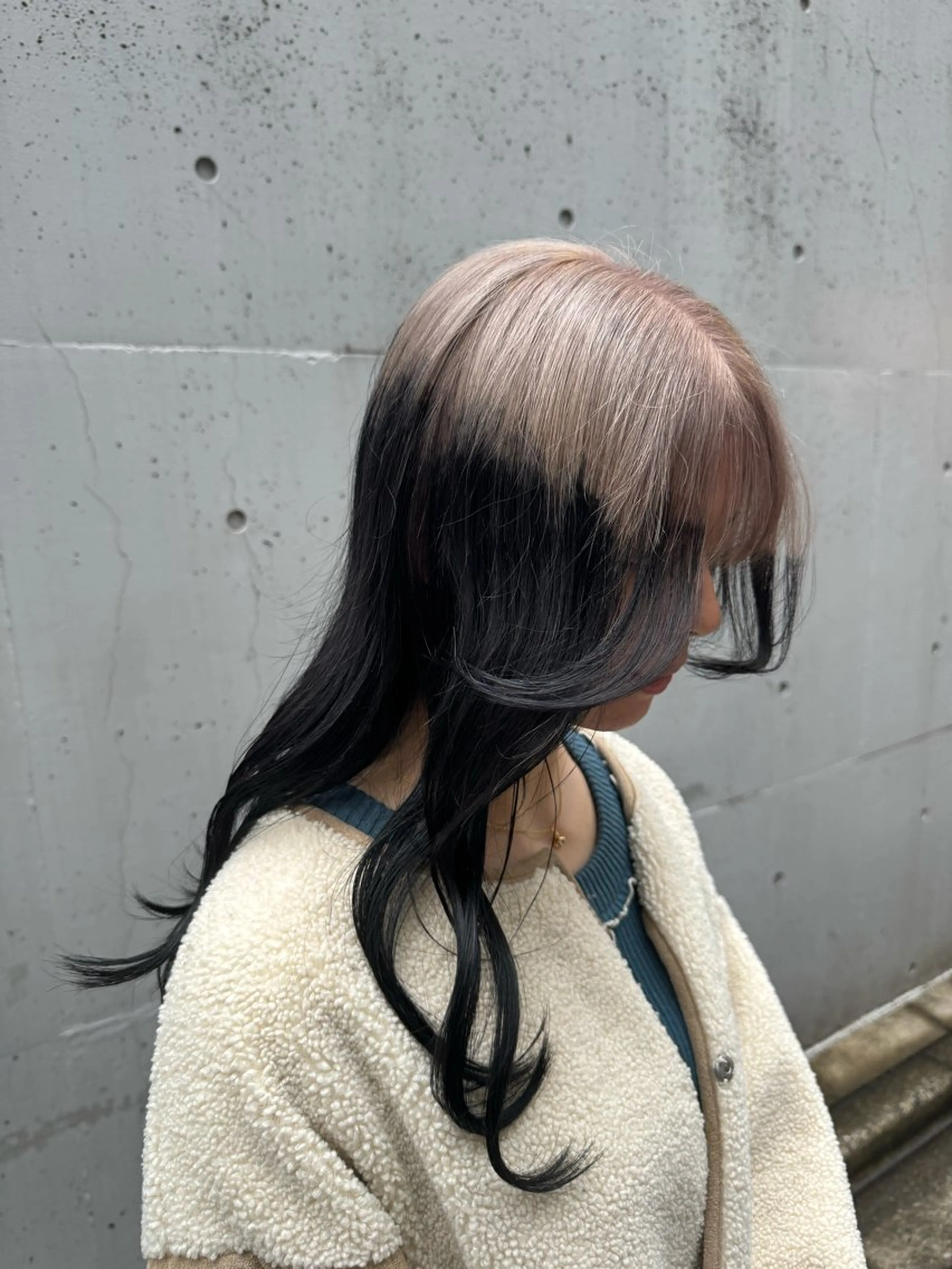 ロング カラー デザインカラー 💛最強ハイトーン 🐝chan🍯のヘアスタイル