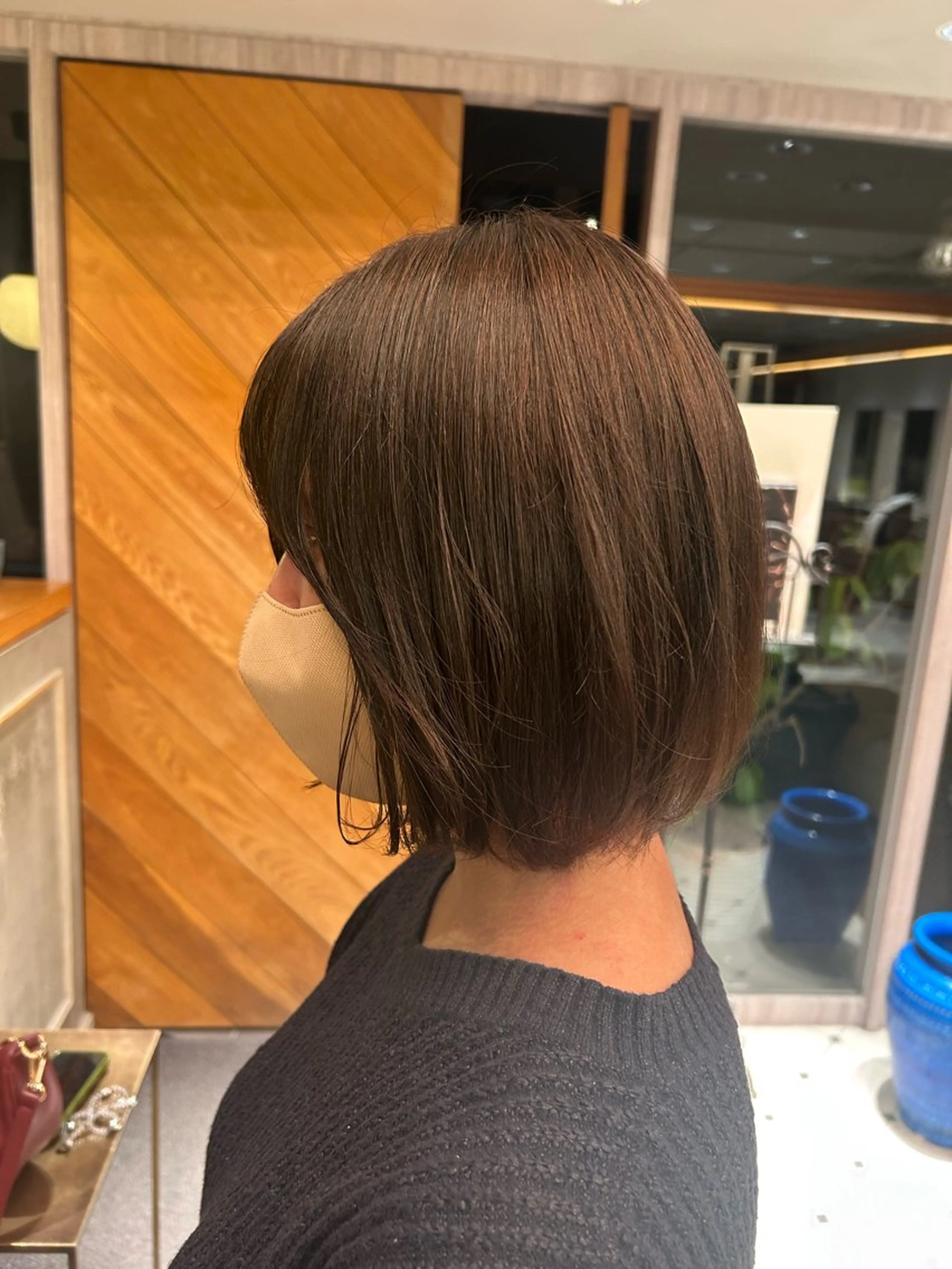 カラー メッシュ 白岩 君予のヘアスタイル