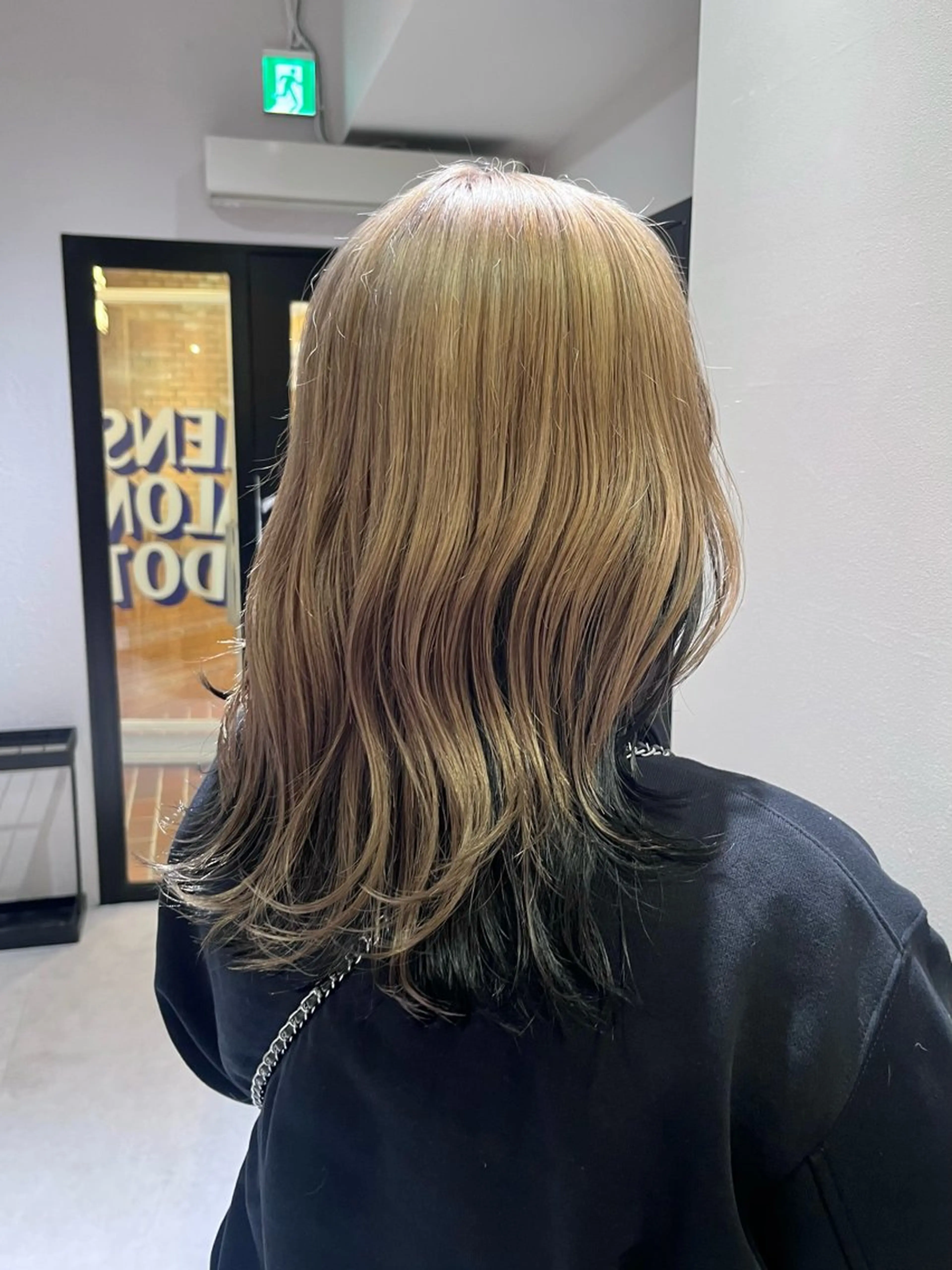 セミロング カラー ヘアカラー 橋本 萌々香のヘアスタイル