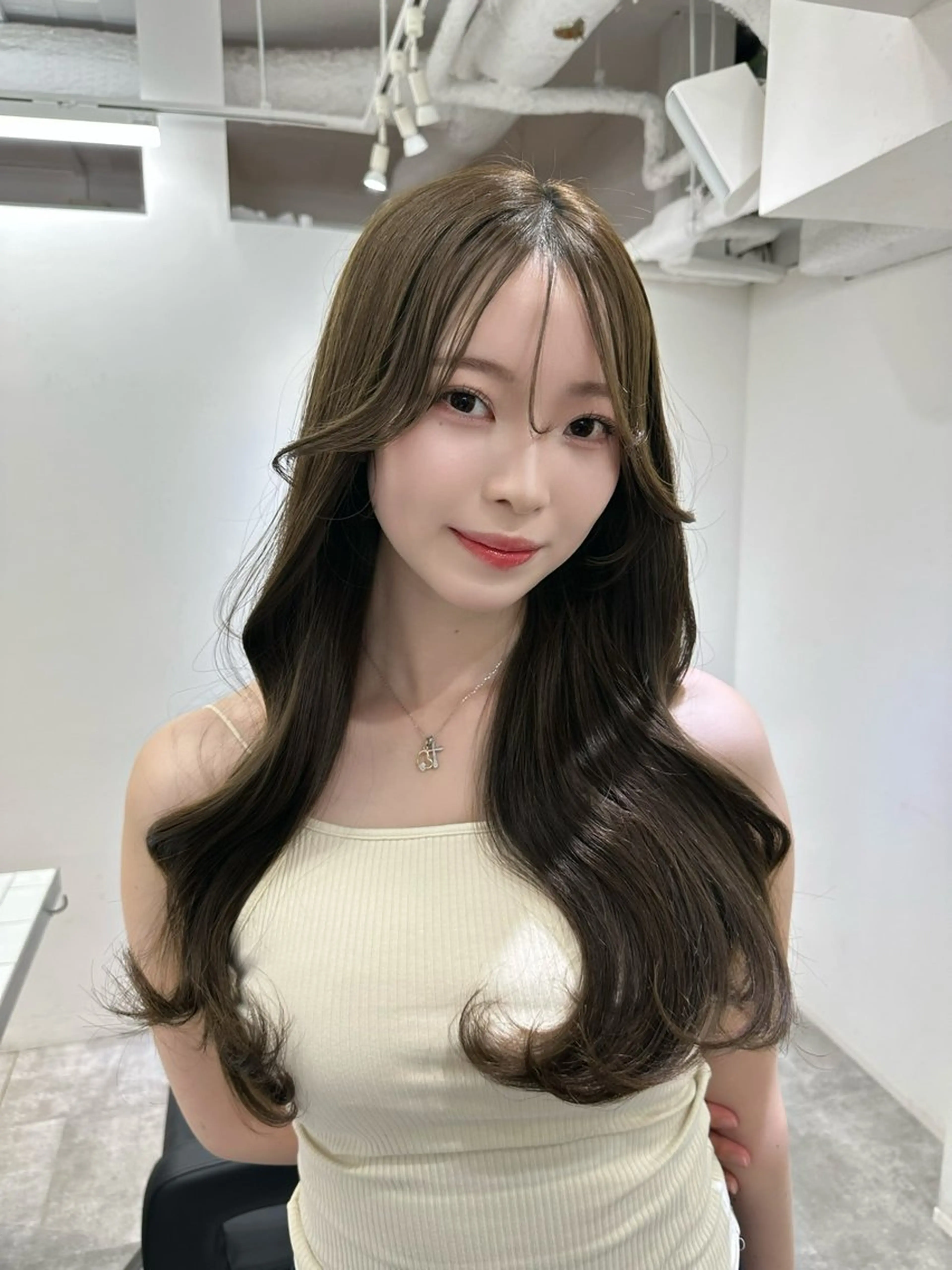 ロング カラー カット ヘアカラー トリートメント 艶髪レイヤー顔周り グレージュ添田晃基のヘアスタイル