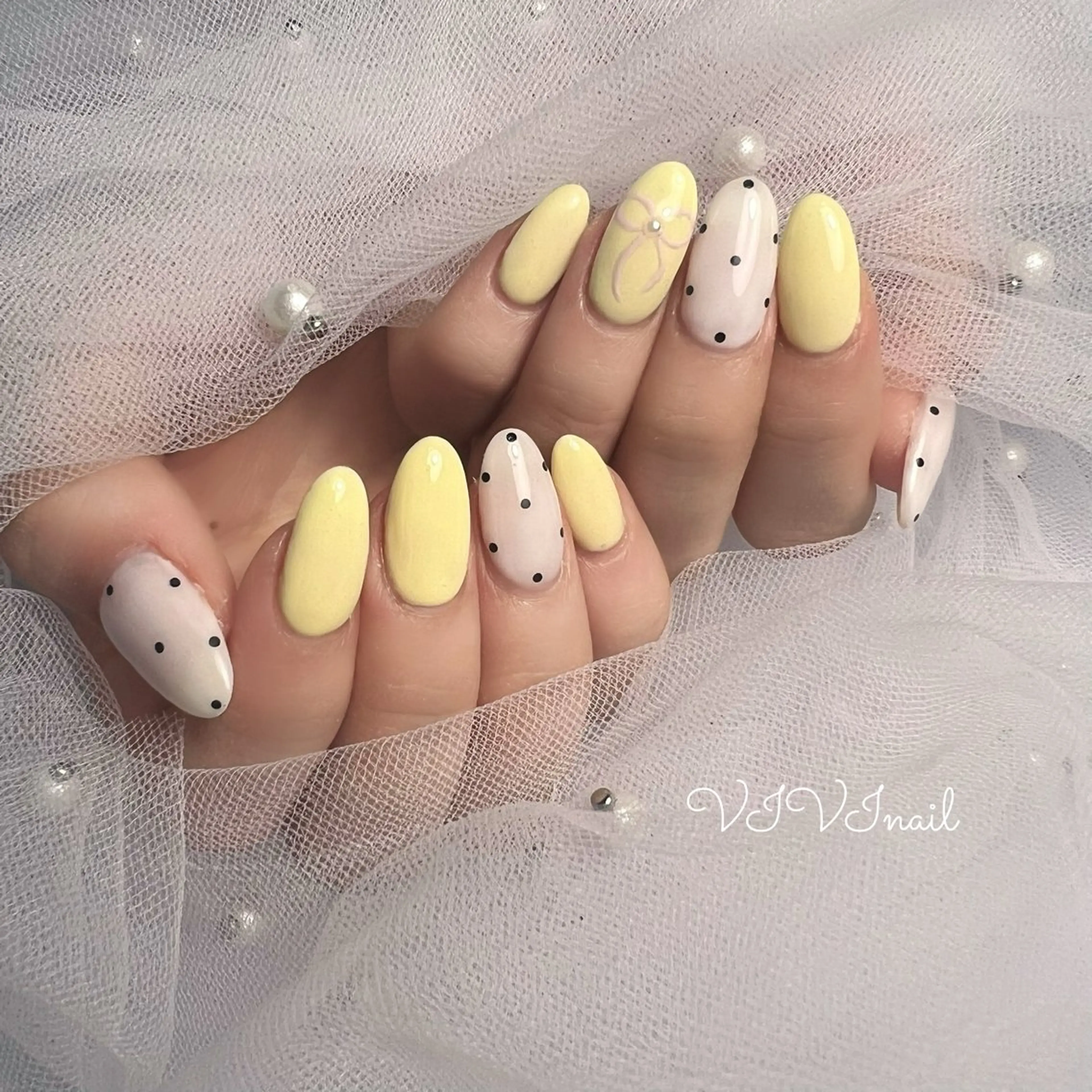 ネイル ドット パステルネイル 黄色 ハンドネイル vivi nailのネイルデザイン